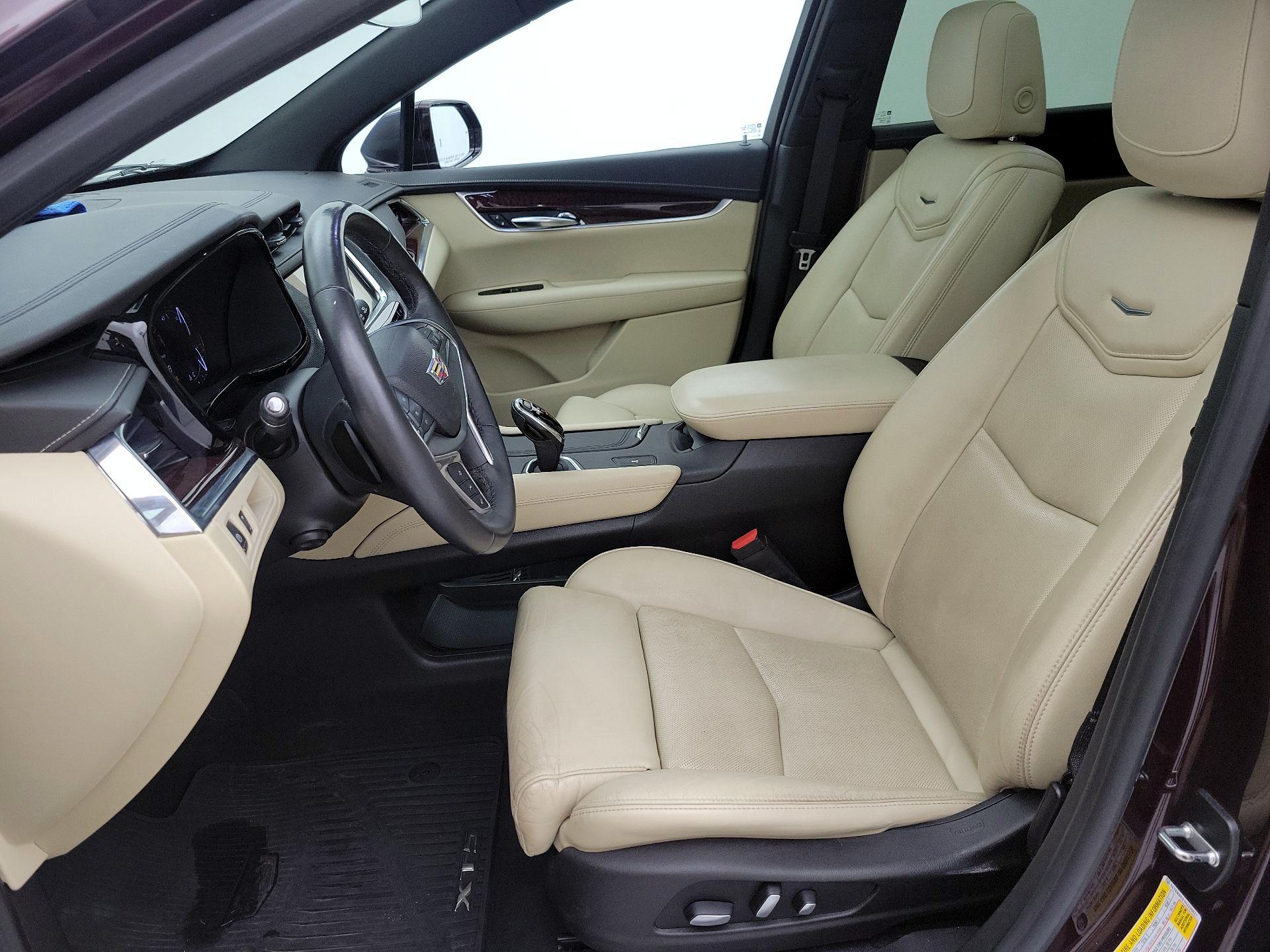 Thumbnail: 2017 Cadillac XT5 - 11