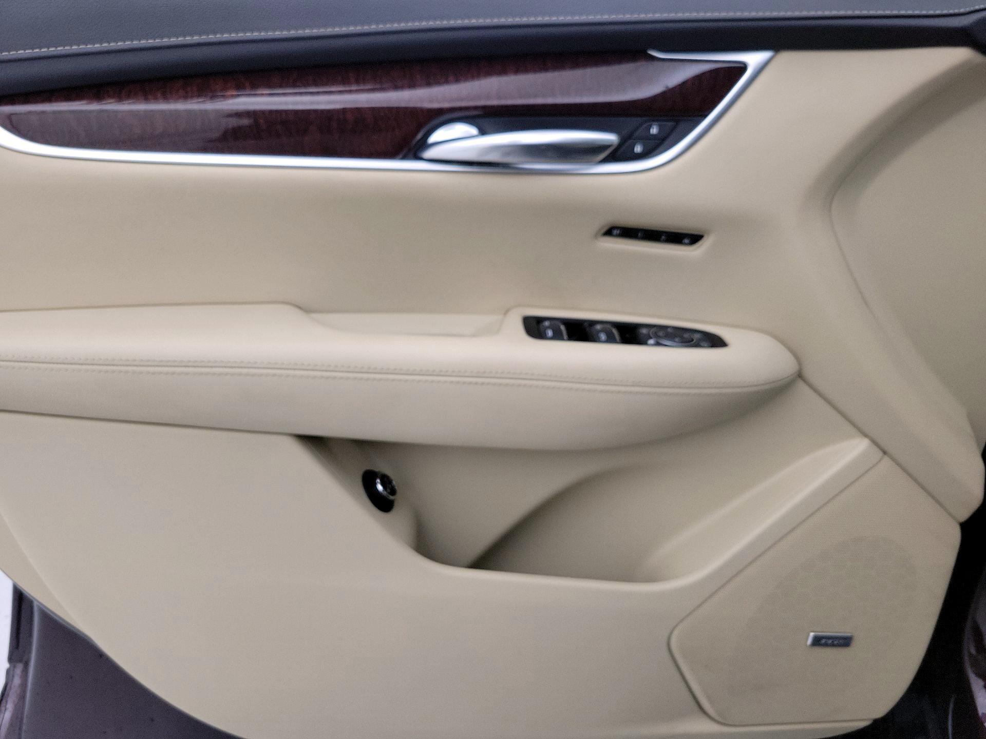 Thumbnail: 2017 Cadillac XT5 - 12