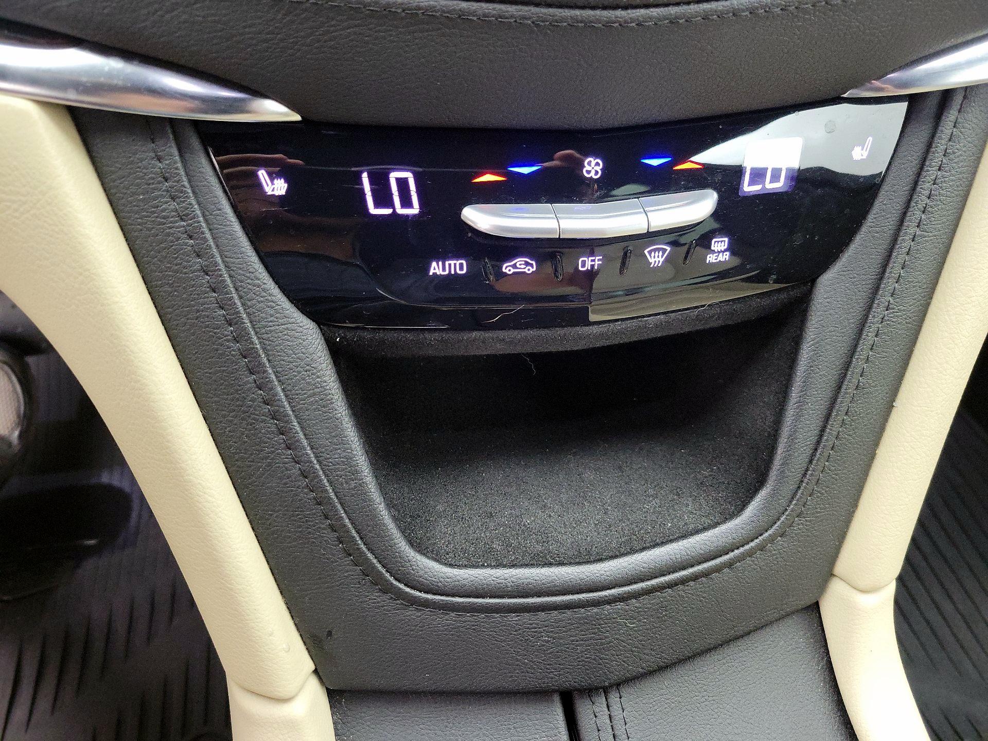 Thumbnail: 2017 Cadillac XT5 - 17