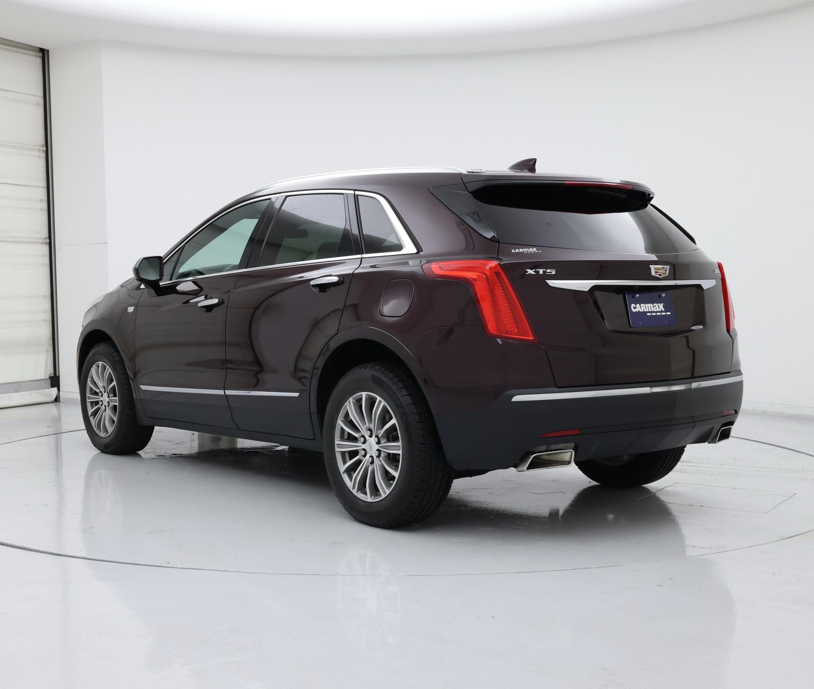 Thumbnail: 2017 Cadillac XT5 - 2