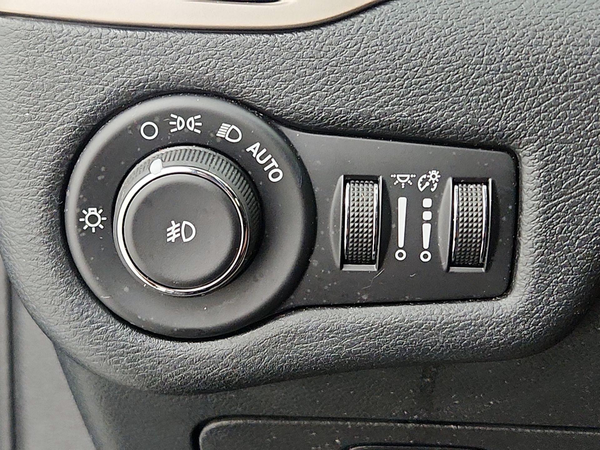 Thumbnail: 2016 Jeep Cherokee - 13