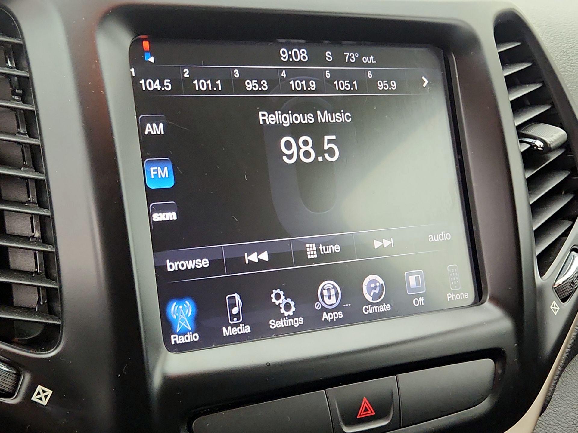 Thumbnail: 2016 Jeep Cherokee - 15