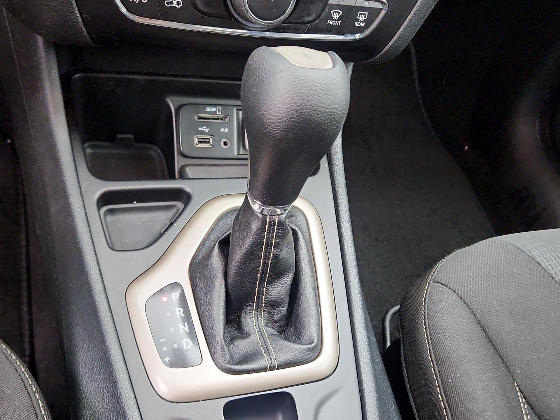 Thumbnail: 2016 Jeep Cherokee - 17