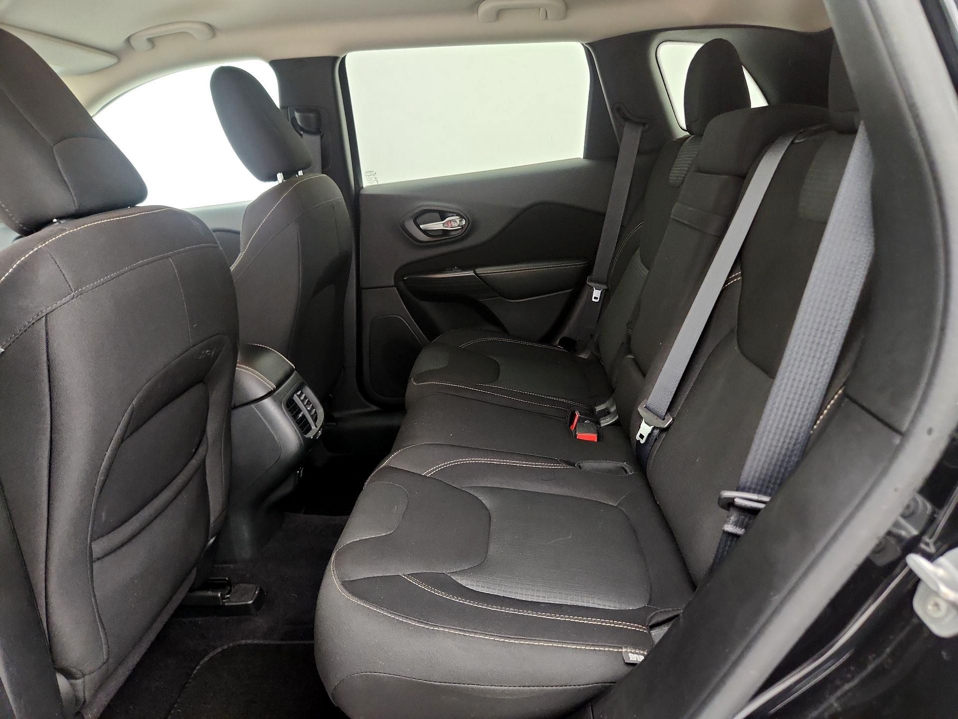 Thumbnail: 2016 Jeep Cherokee - 19