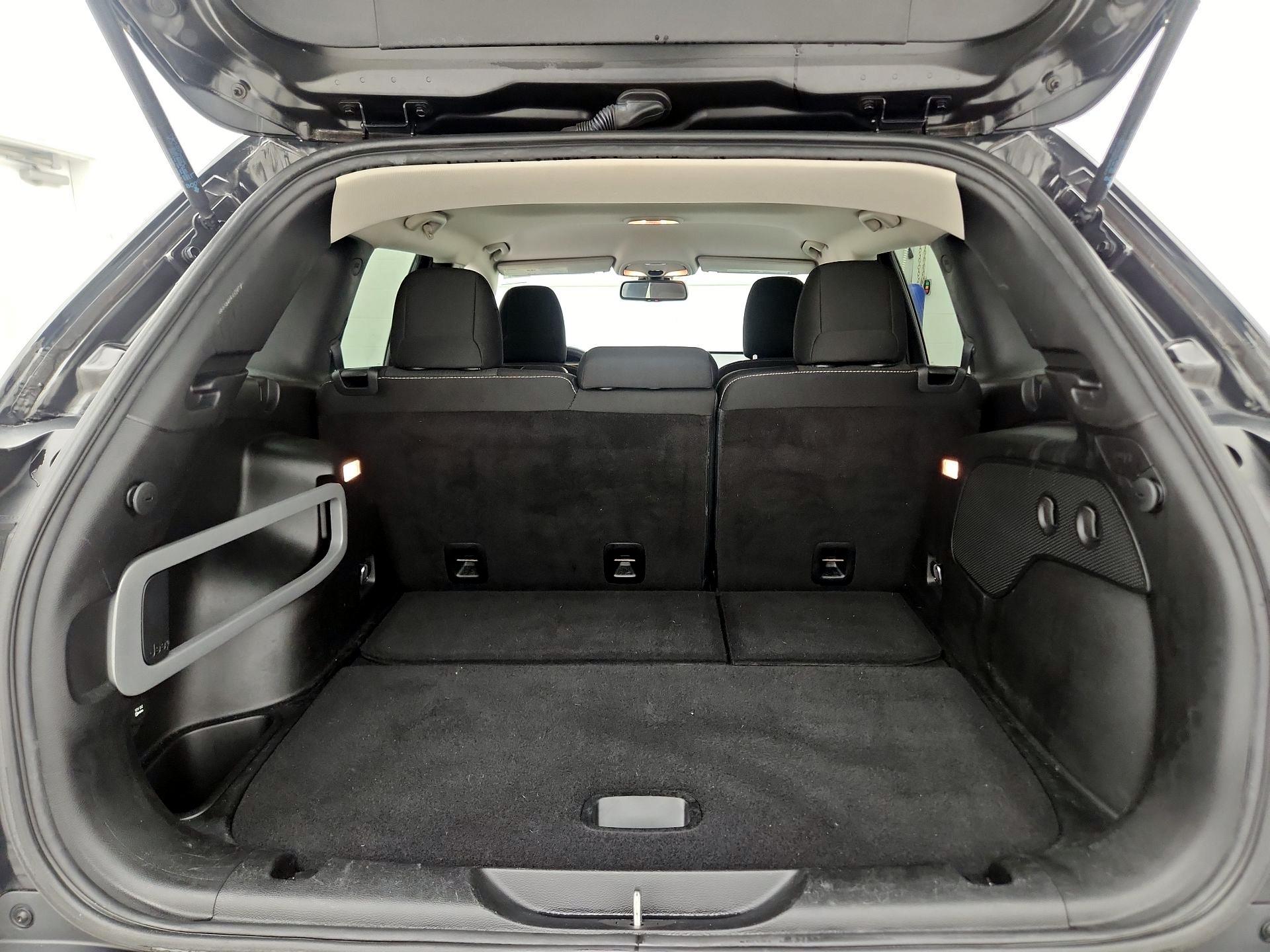 Thumbnail: 2016 Jeep Cherokee - 20