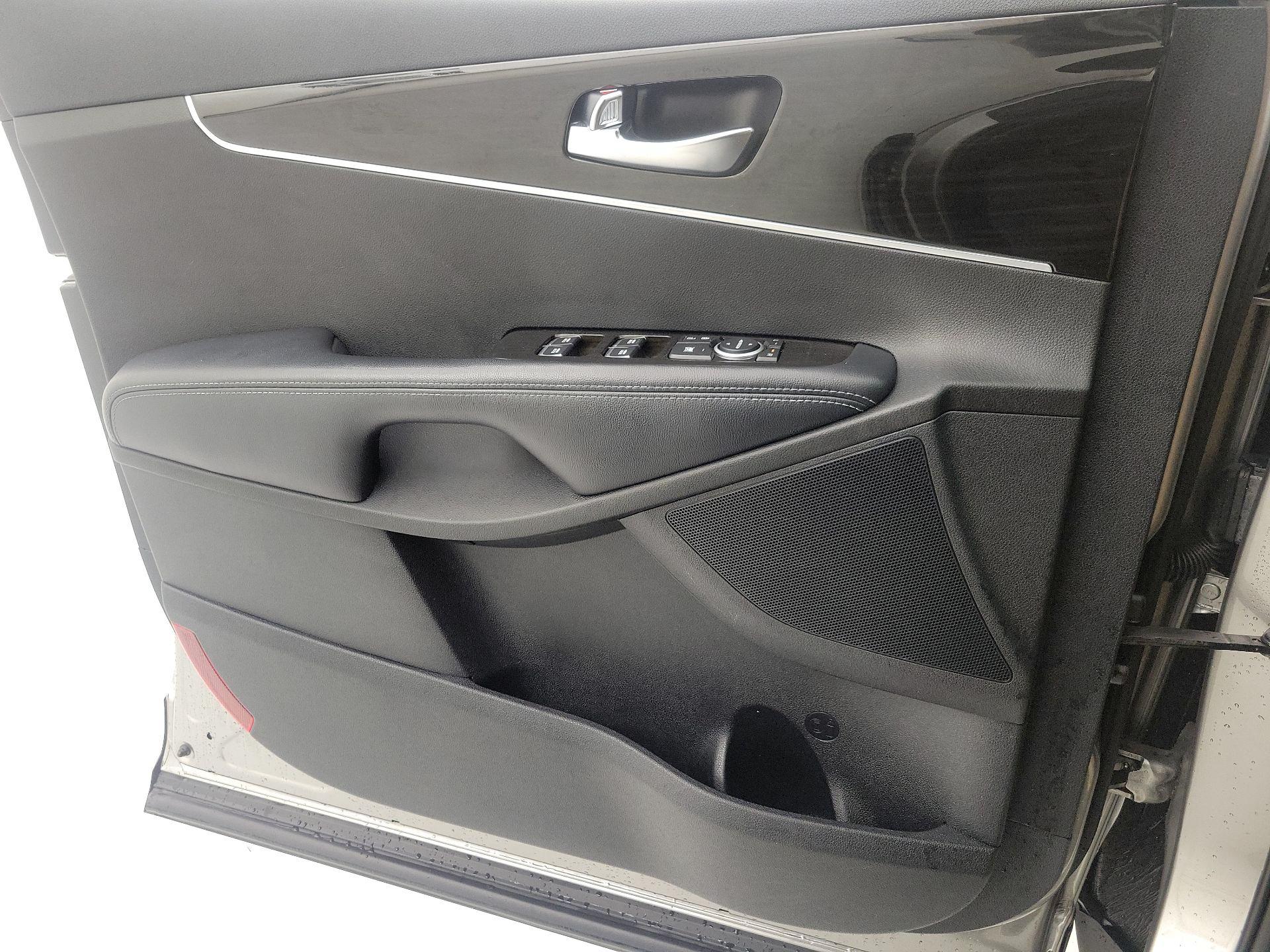 Thumbnail: 2019 Kia Sorento - 12