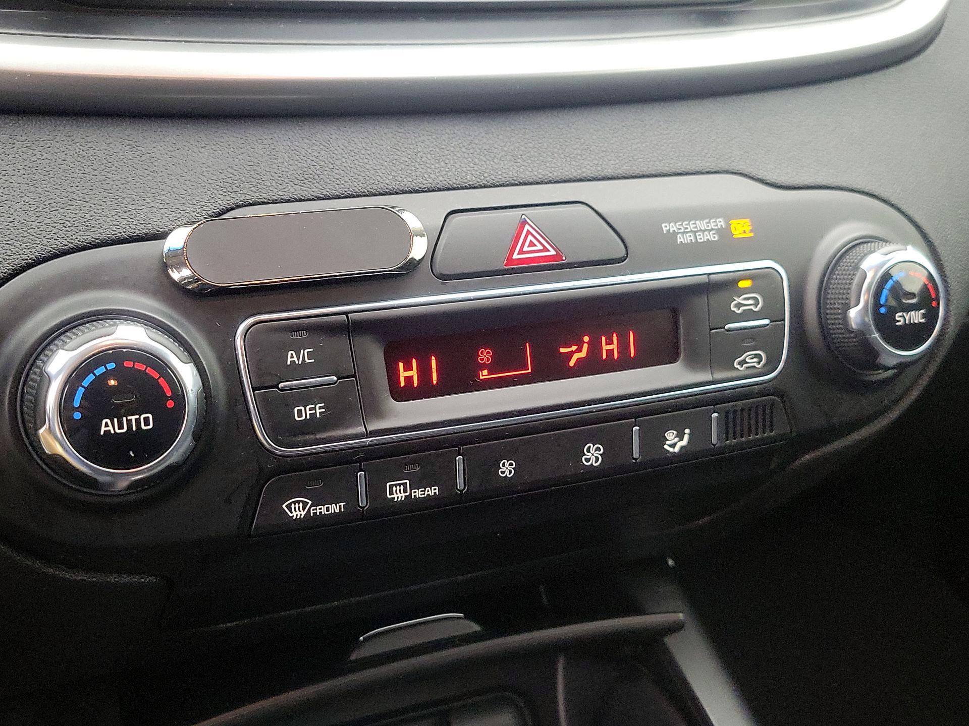 Thumbnail: 2019 Kia Sorento - 16