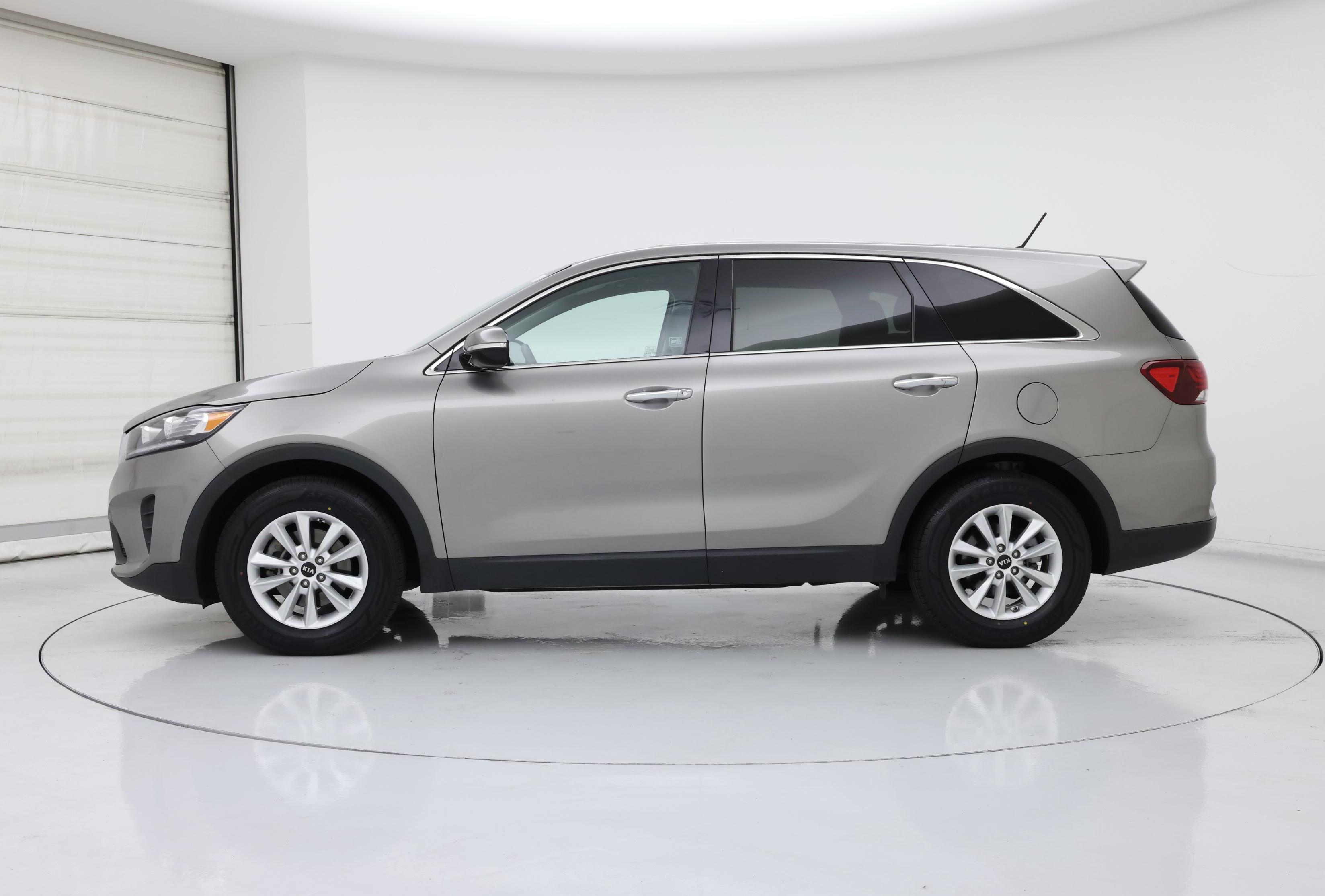 Thumbnail: 2019 Kia Sorento - 3