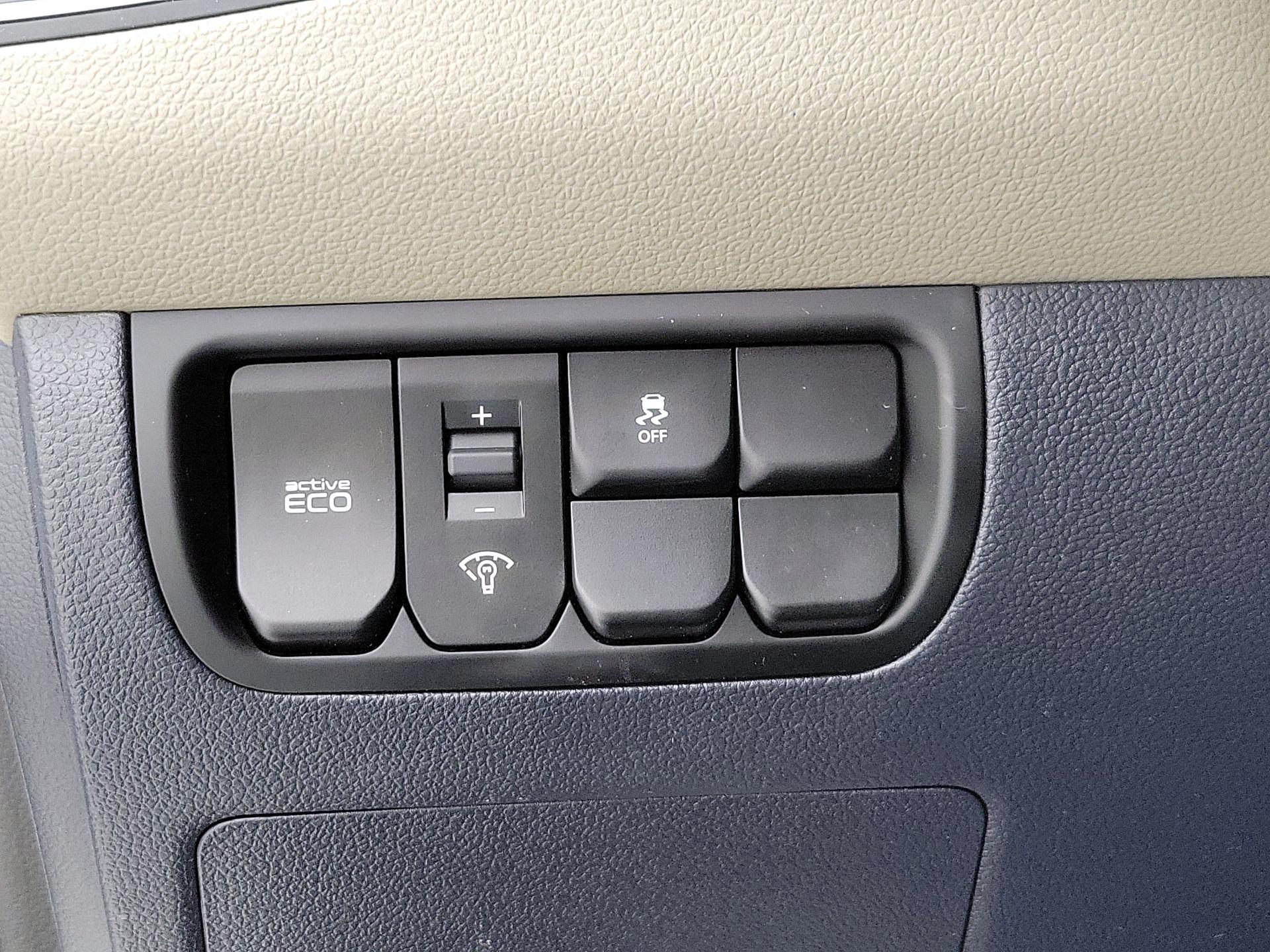 Thumbnail: 2017 Kia Rio - 13