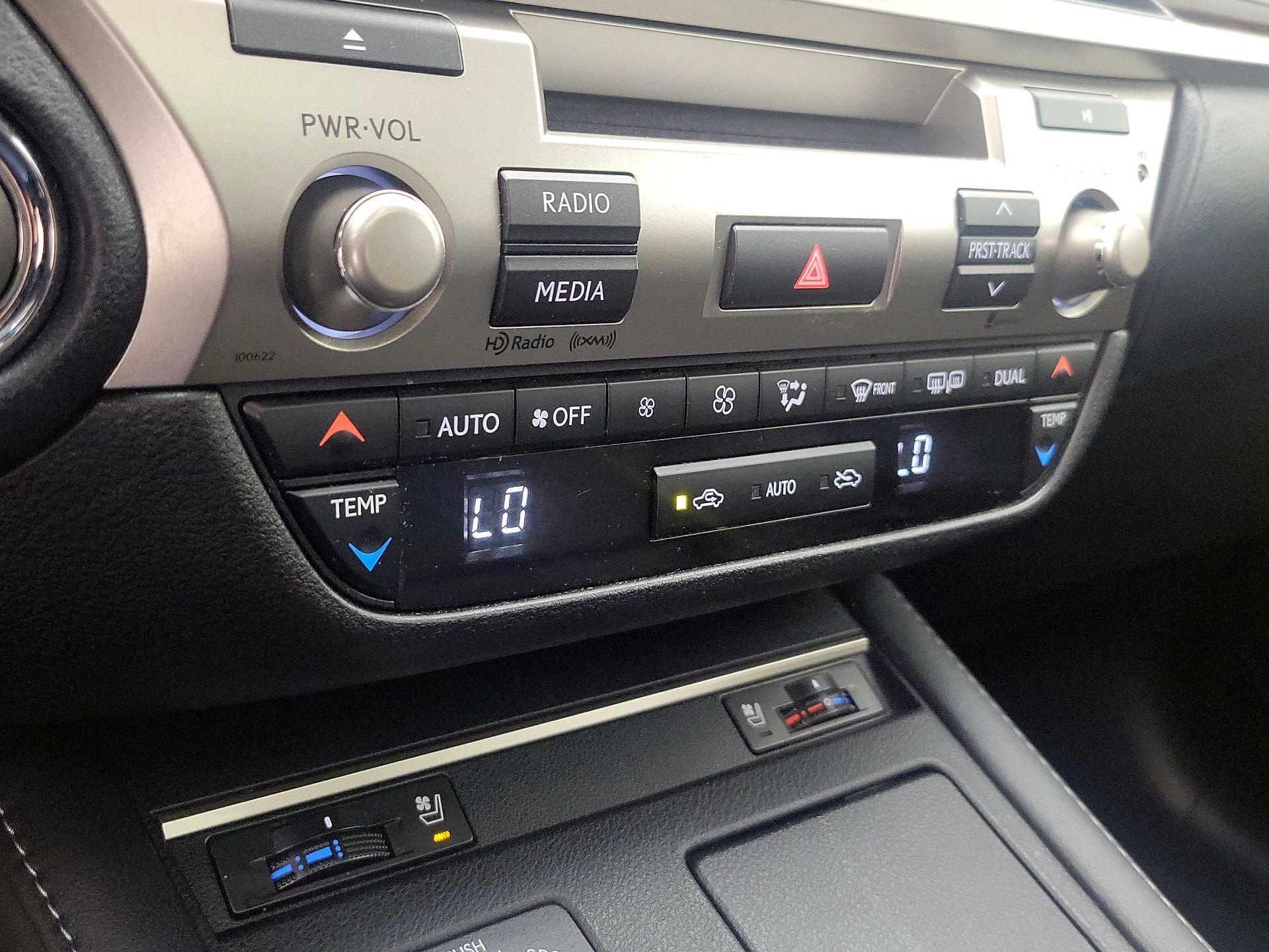 Thumbnail: 2016 Lexus ES - 16