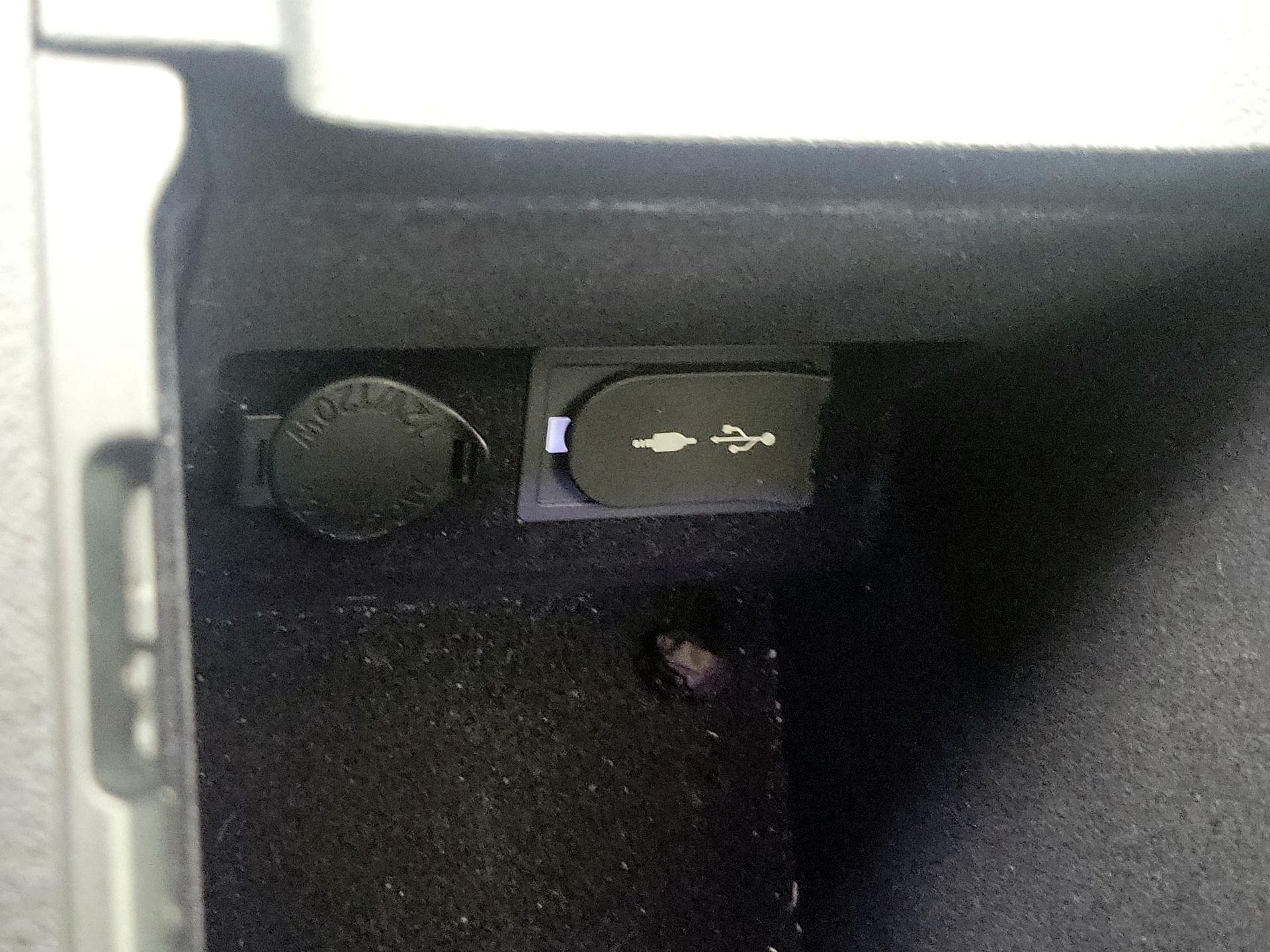 Thumbnail: 2016 Lexus ES - 18