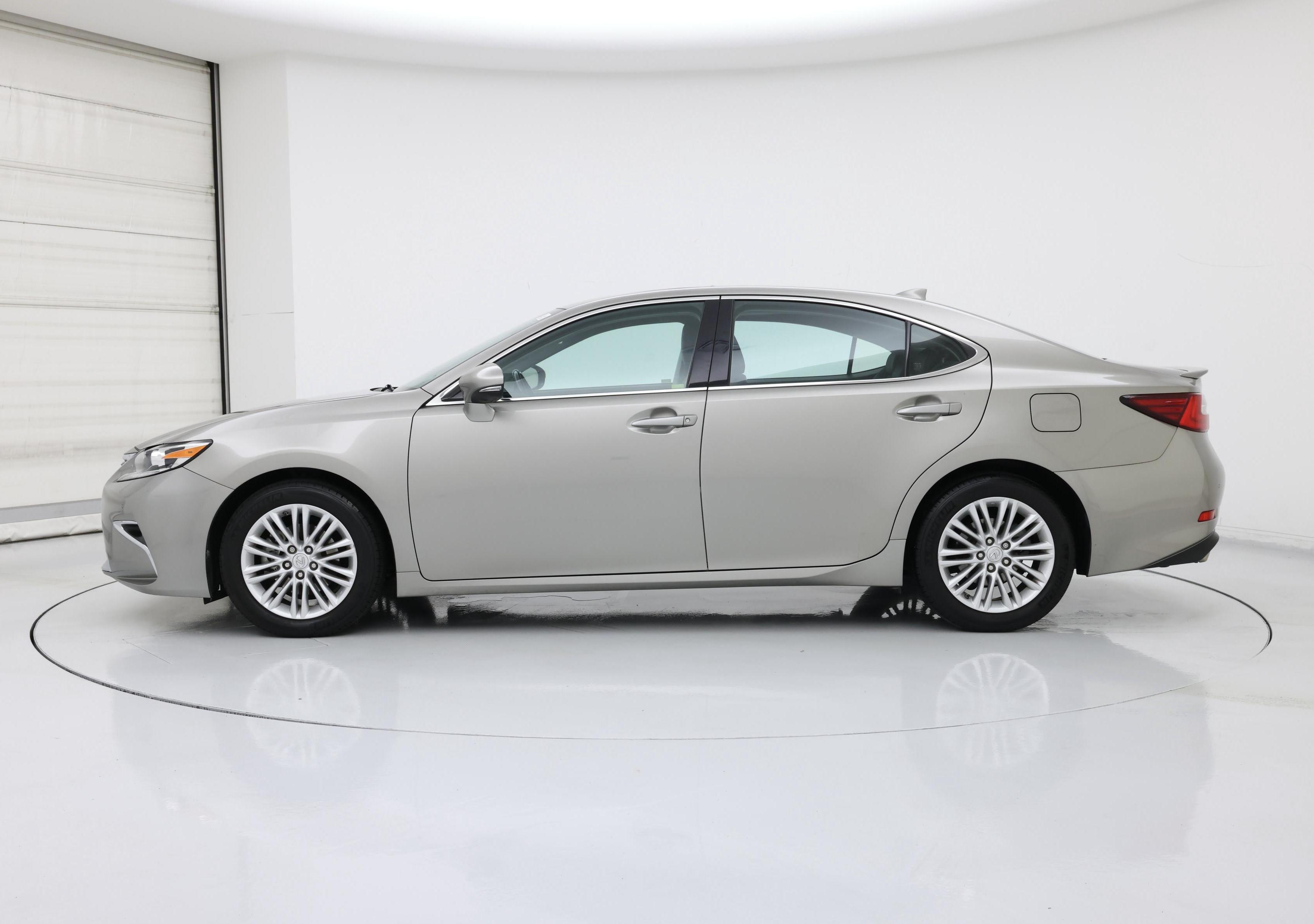 Thumbnail: 2016 Lexus ES - 3
