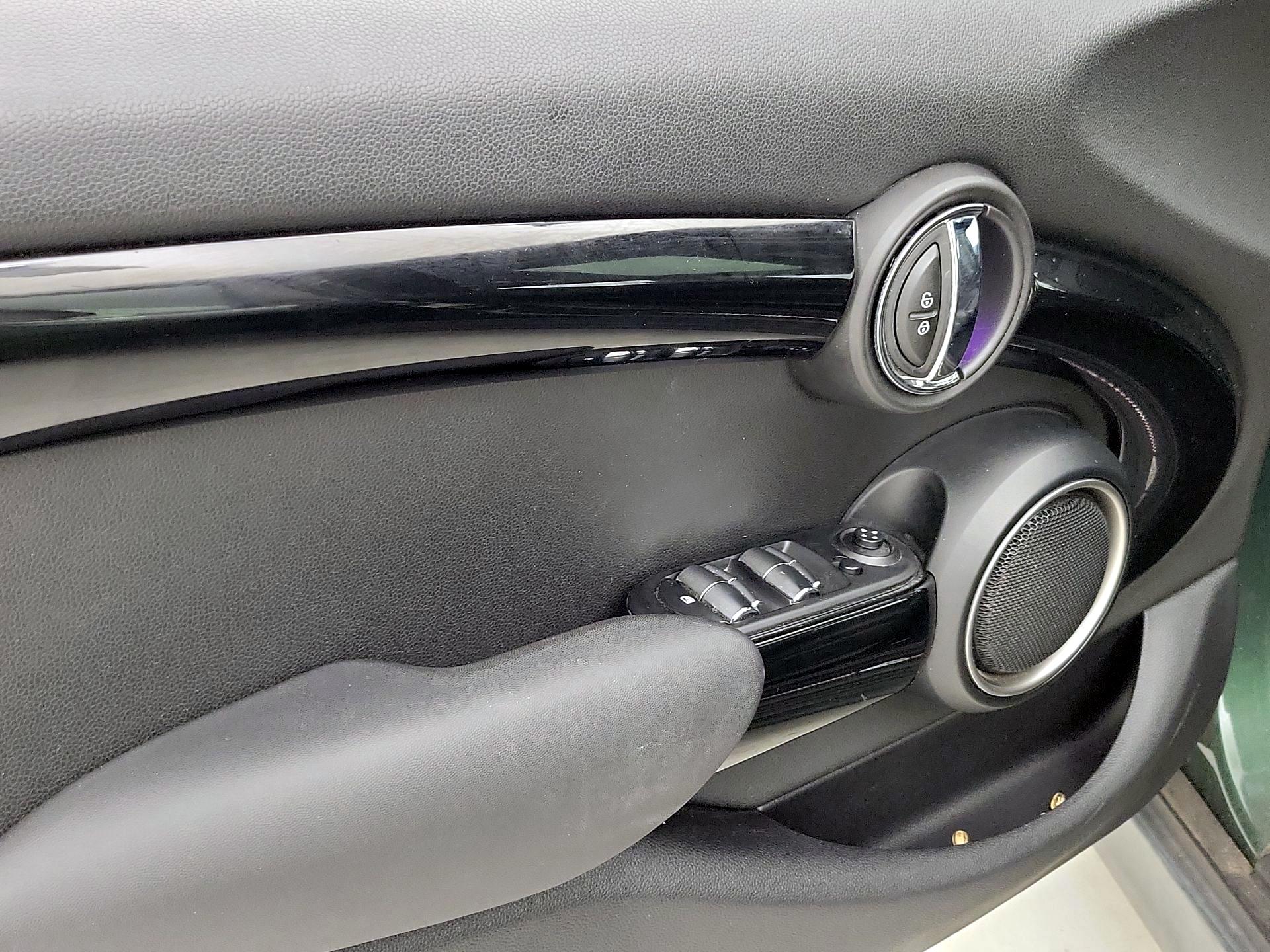 Thumbnail: 2015 MINI Cooper Hardtop - 12