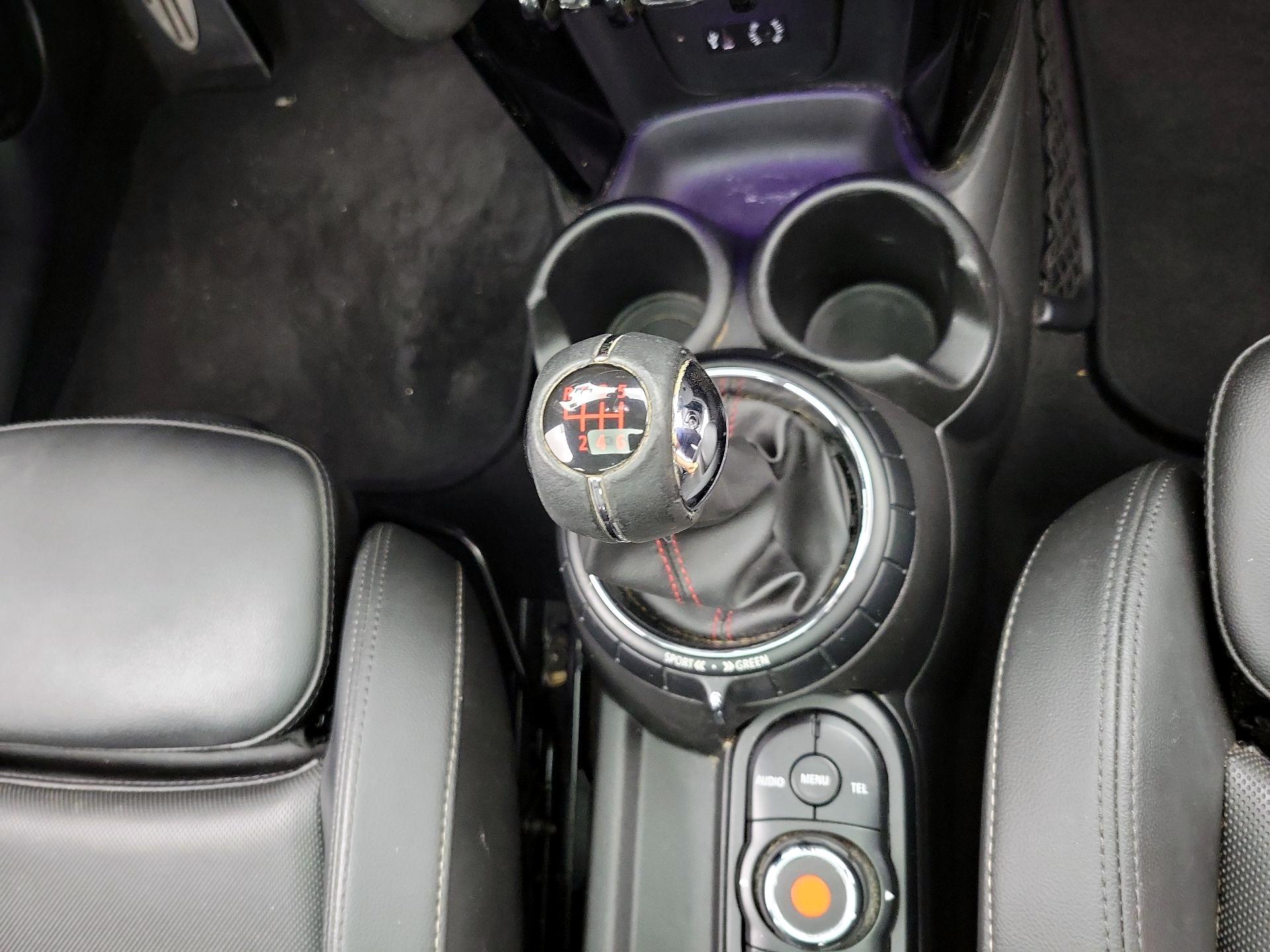 Thumbnail: 2015 MINI Cooper Hardtop - 16