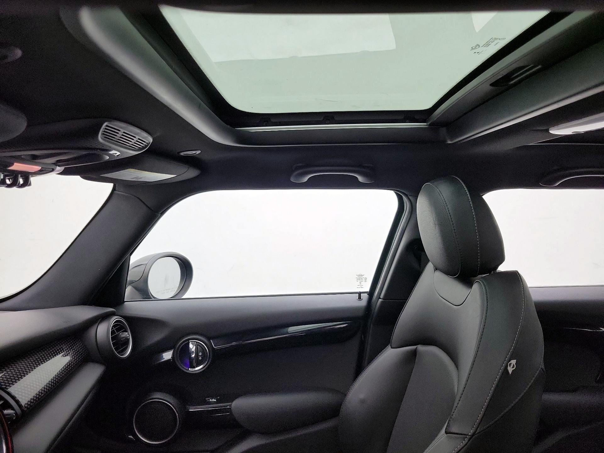 Thumbnail: 2015 MINI Cooper Hardtop - 18