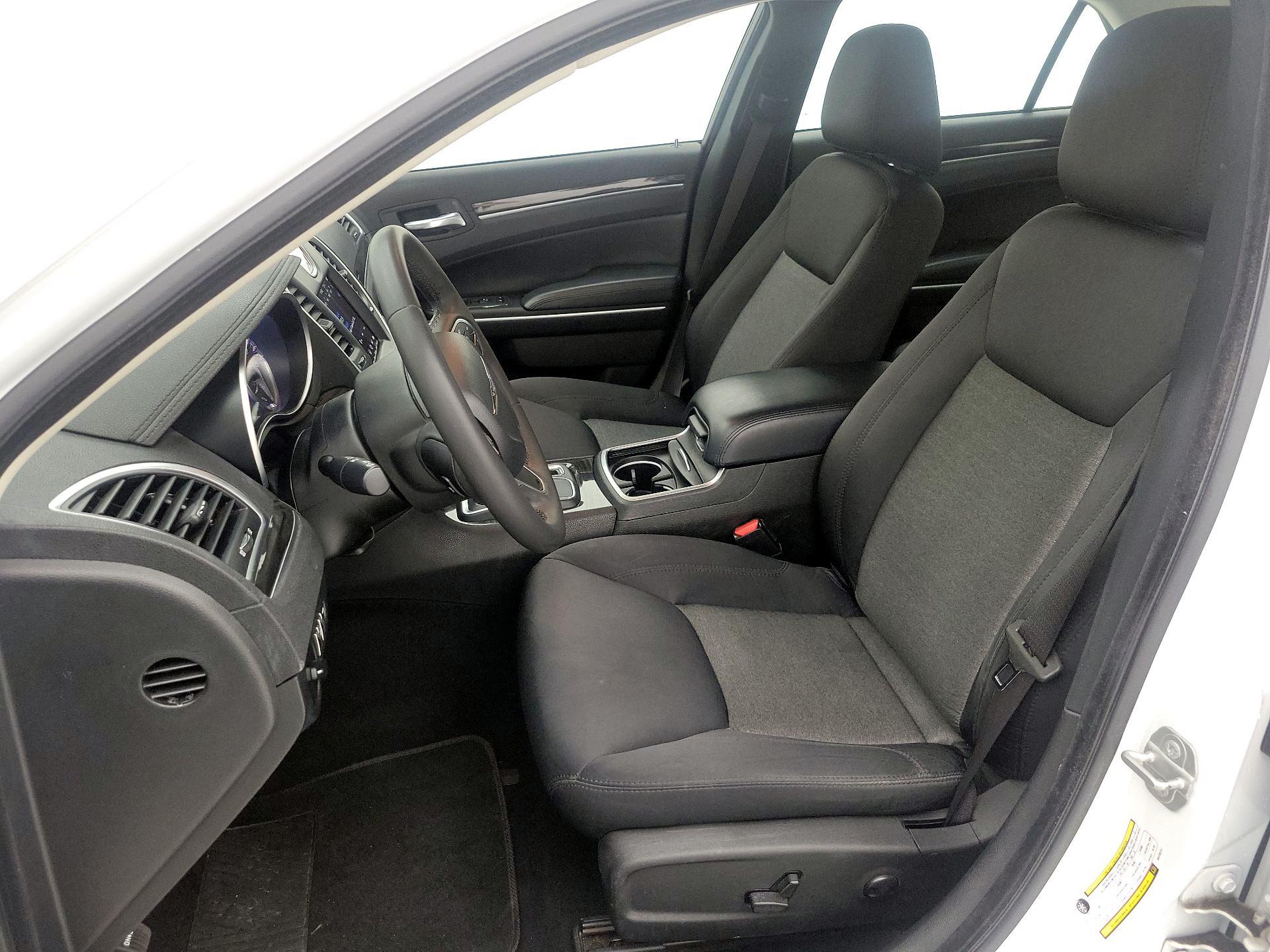 Thumbnail: 2022 Chrysler 300 - 11