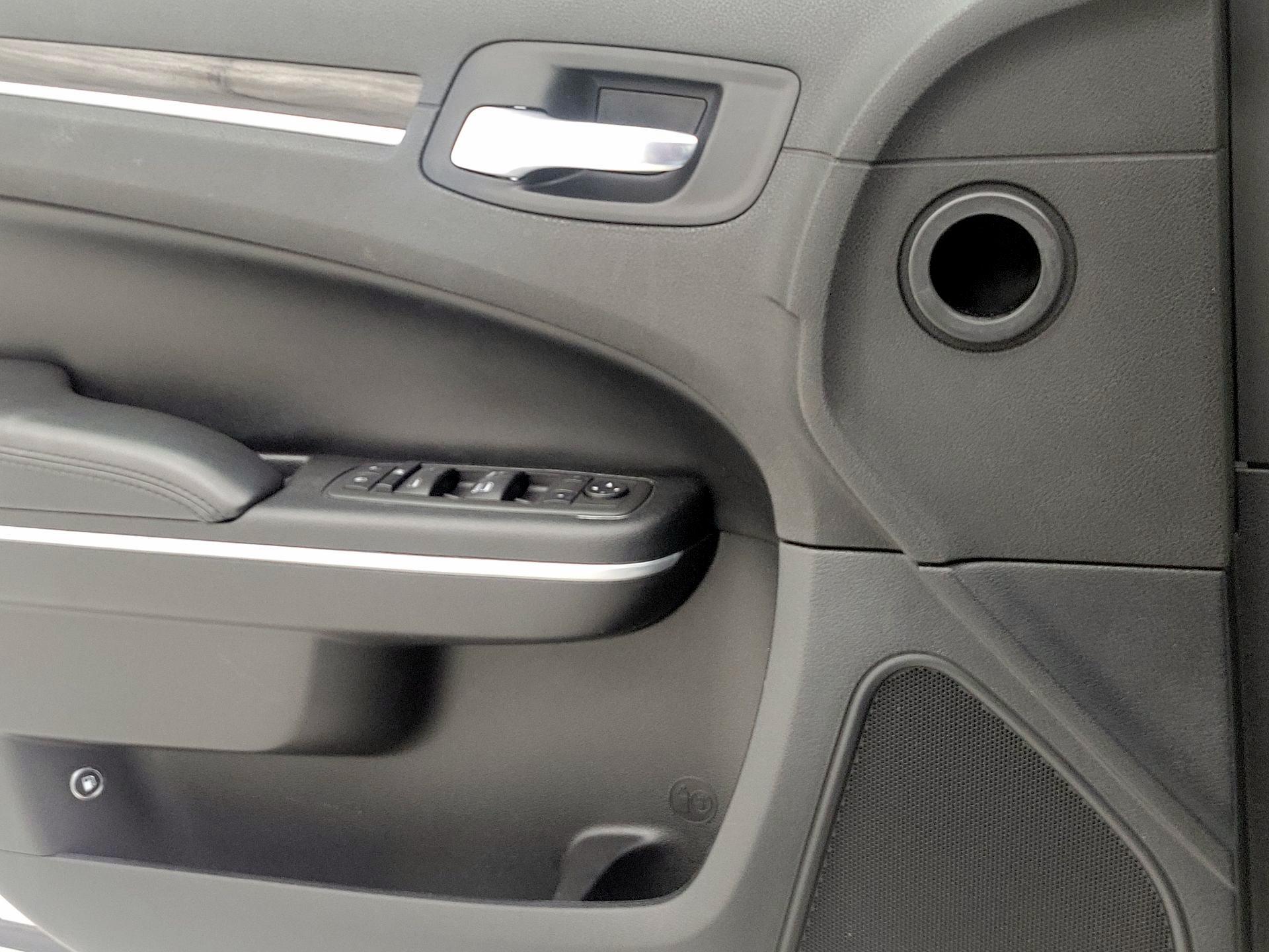 Thumbnail: 2022 Chrysler 300 - 12