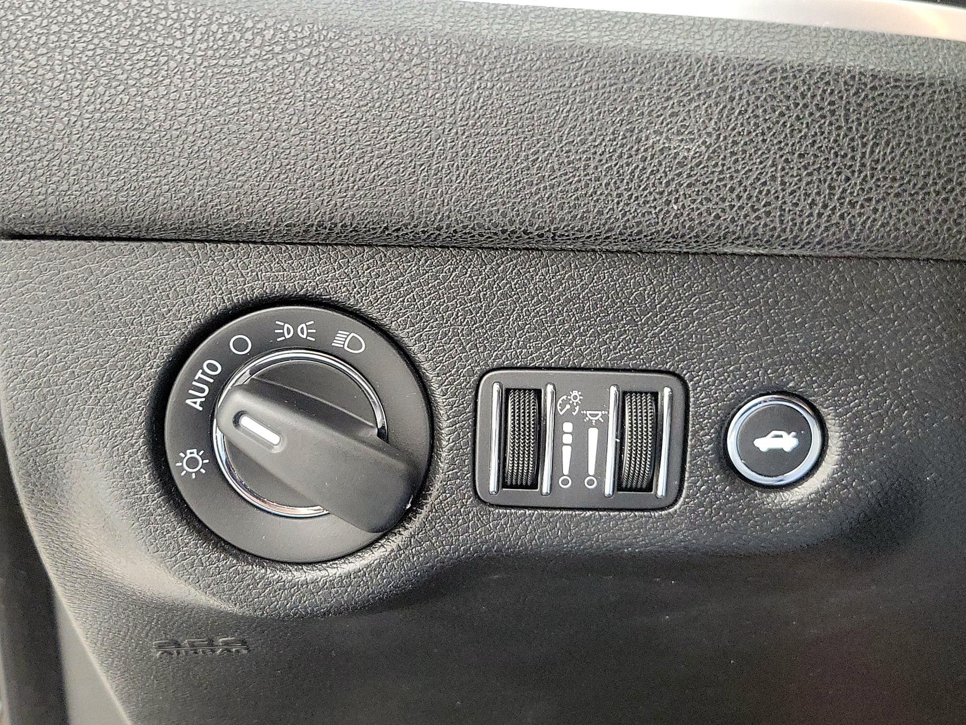 Thumbnail: 2022 Chrysler 300 - 13