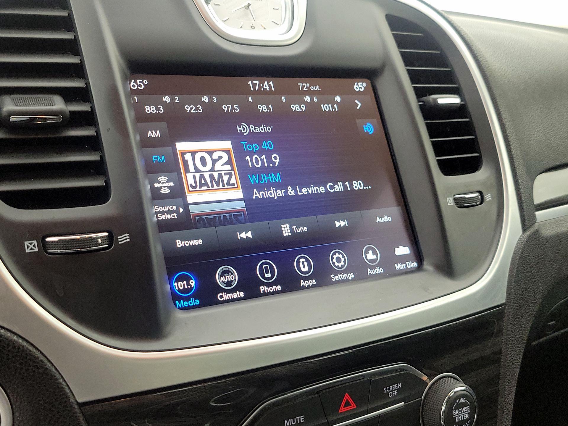 Thumbnail: 2022 Chrysler 300 - 15