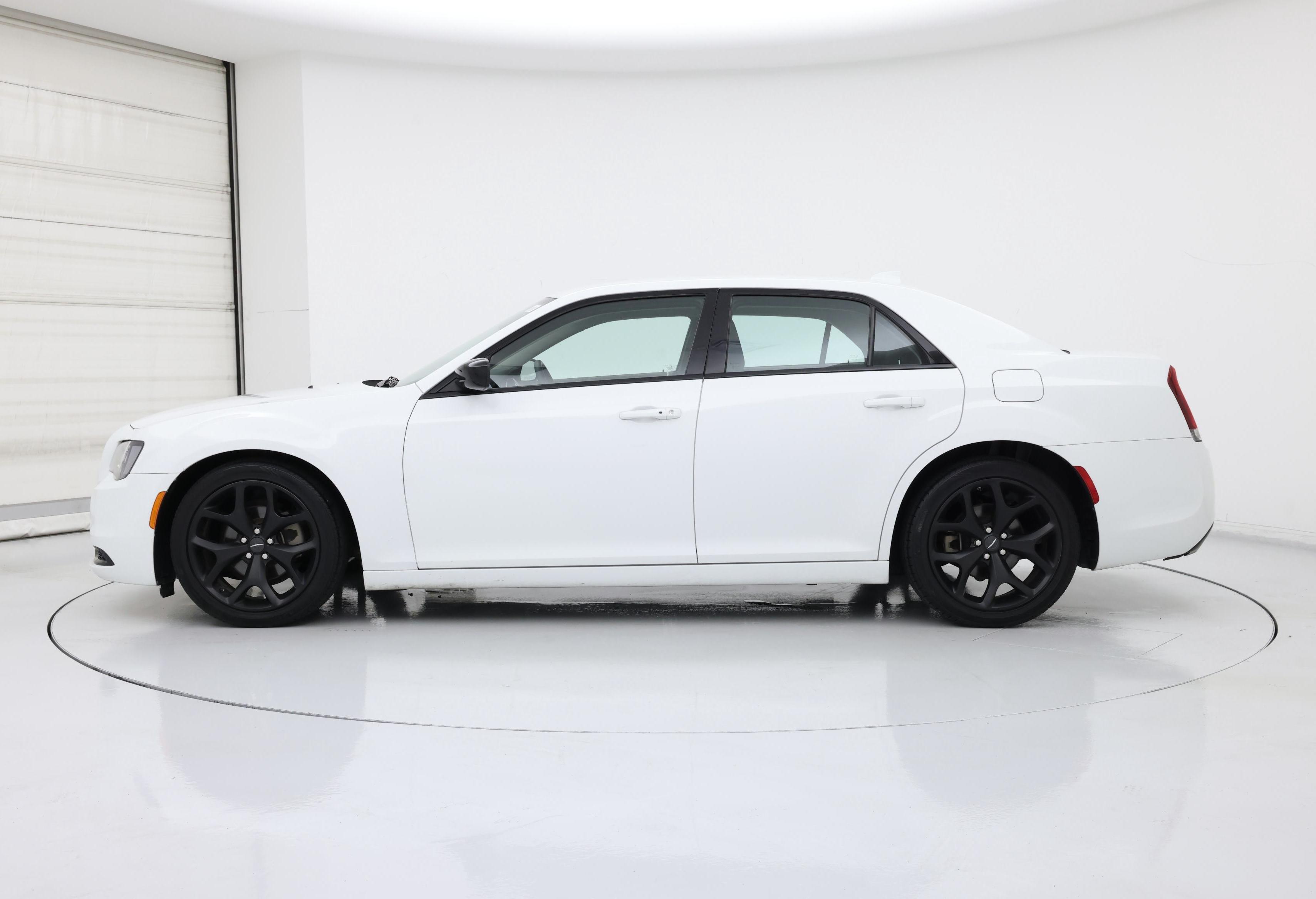 Thumbnail: 2022 Chrysler 300 - 3