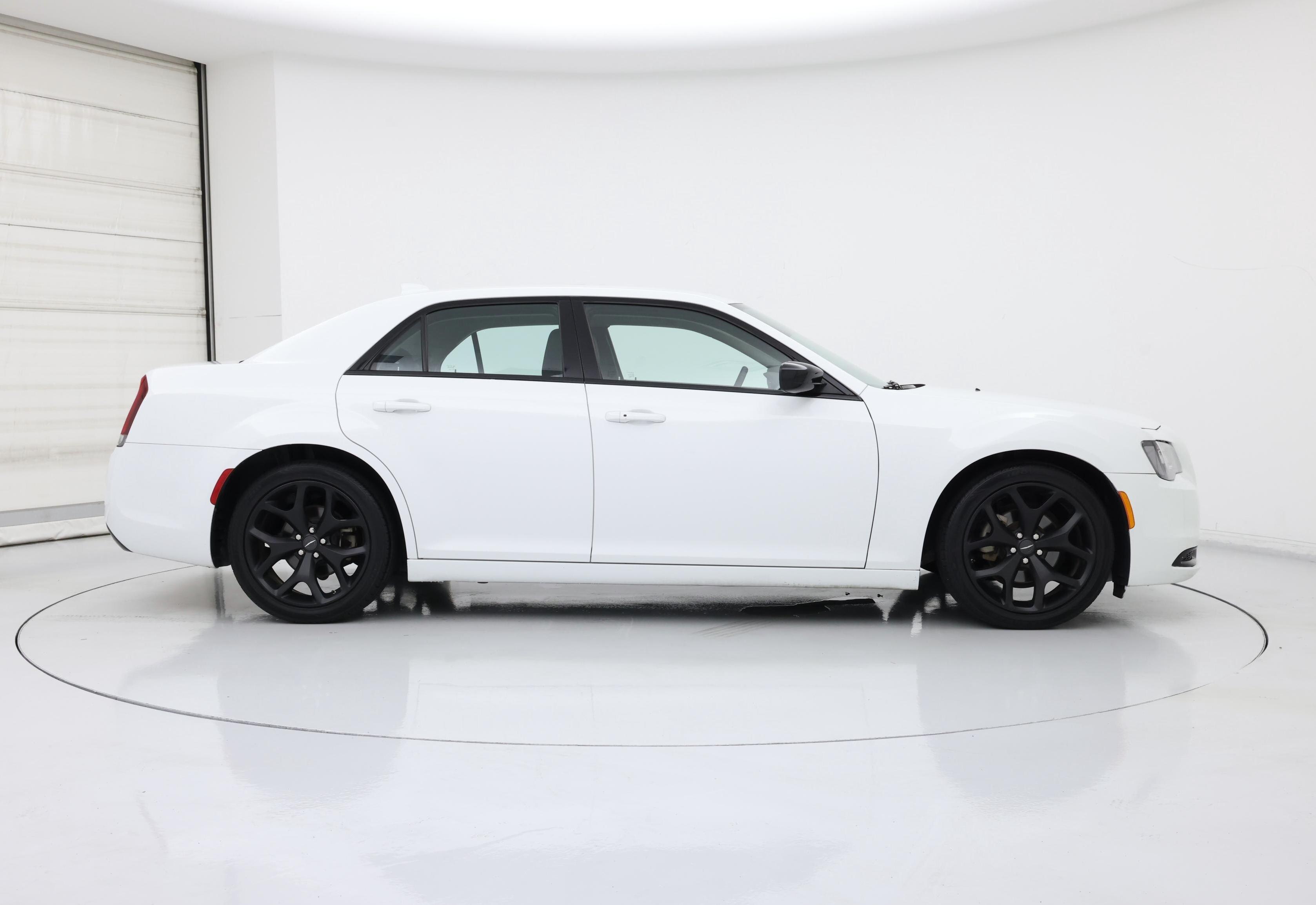 Thumbnail: 2022 Chrysler 300 - 7