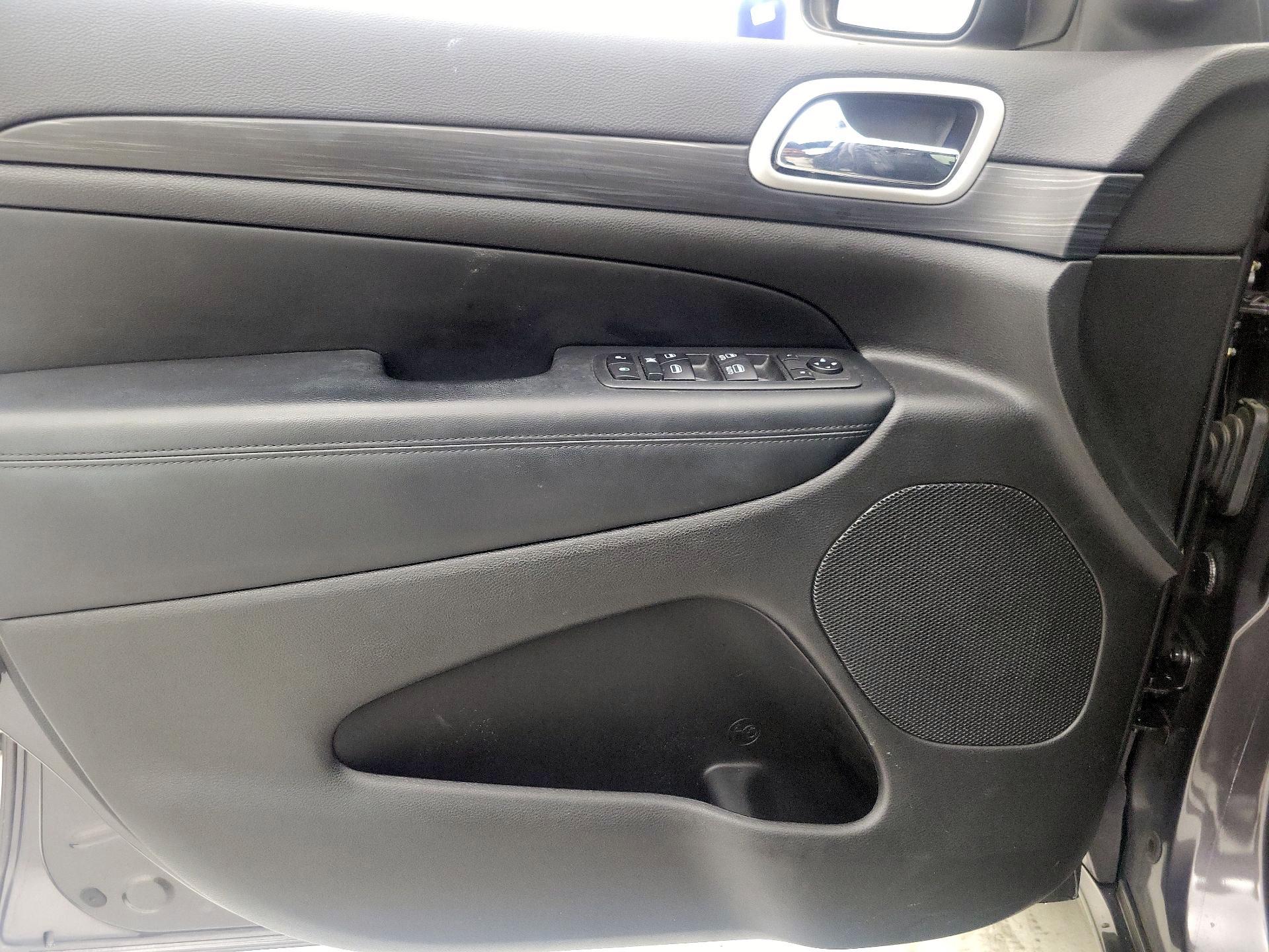 Thumbnail: 2020 Jeep Grand Cherokee - 12