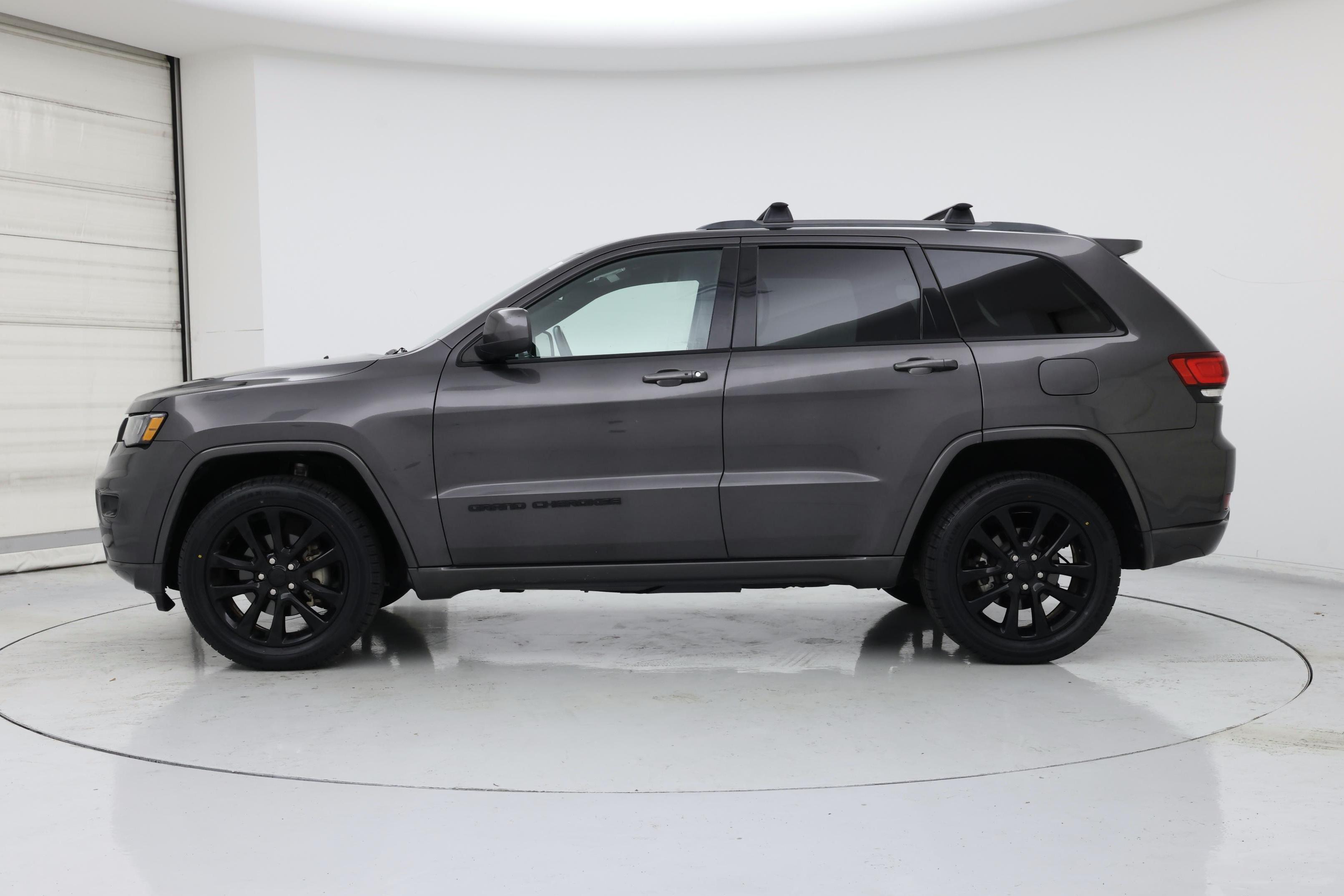 Thumbnail: 2020 Jeep Grand Cherokee - 3