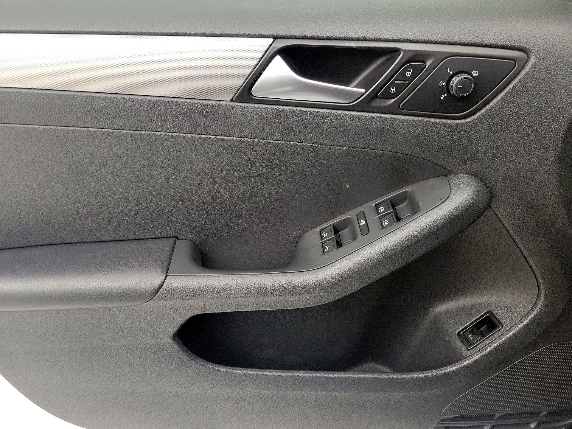 Thumbnail: 2018 Volkswagen Jetta - 12