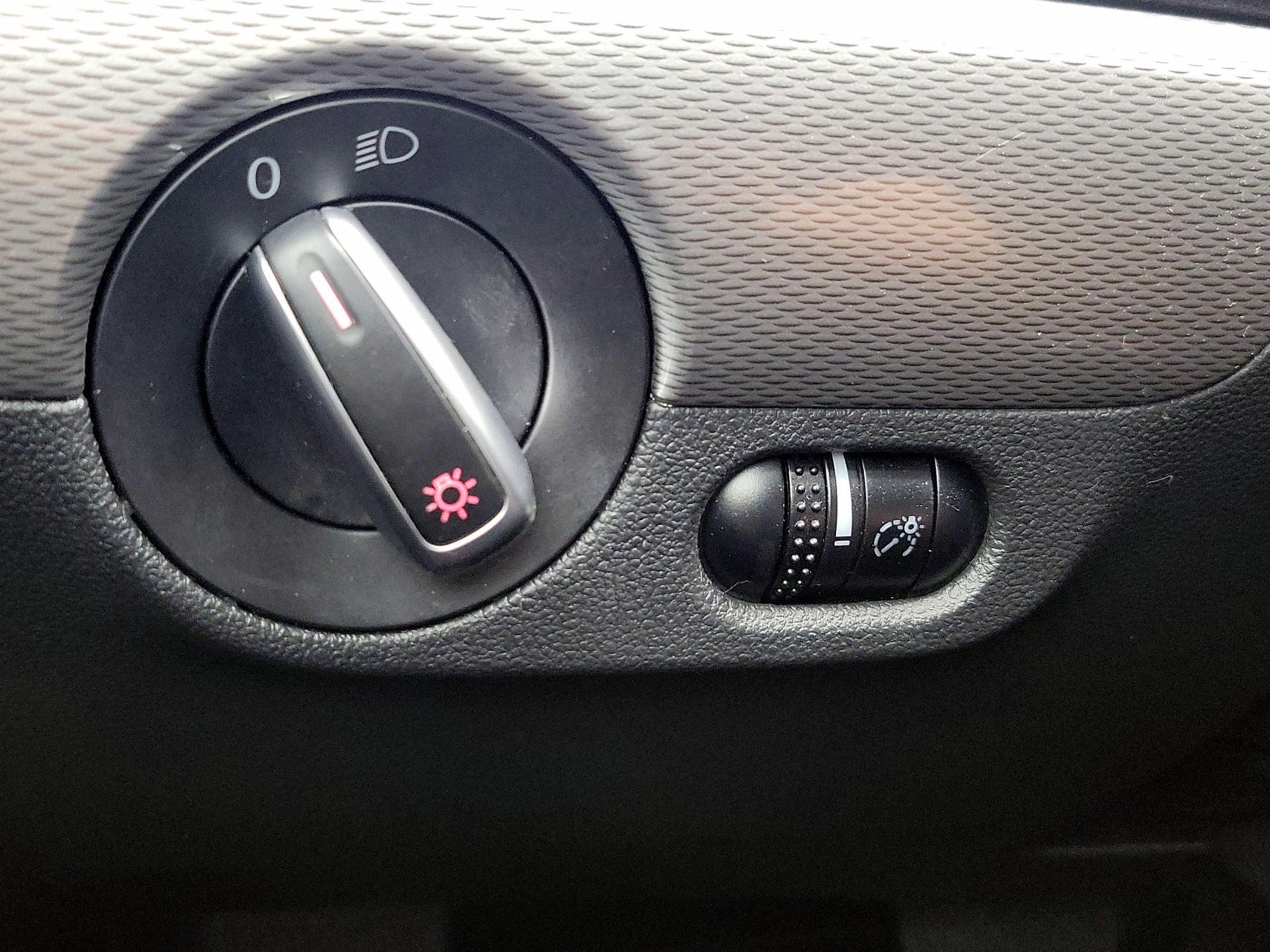 Thumbnail: 2018 Volkswagen Jetta - 13