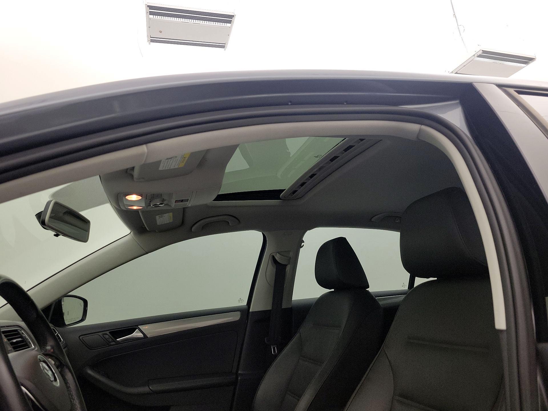 Thumbnail: 2018 Volkswagen Jetta - 18