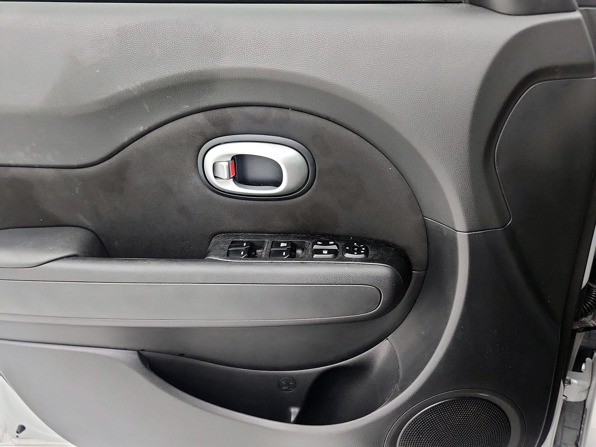 Thumbnail: 2015 Kia Soul - 12