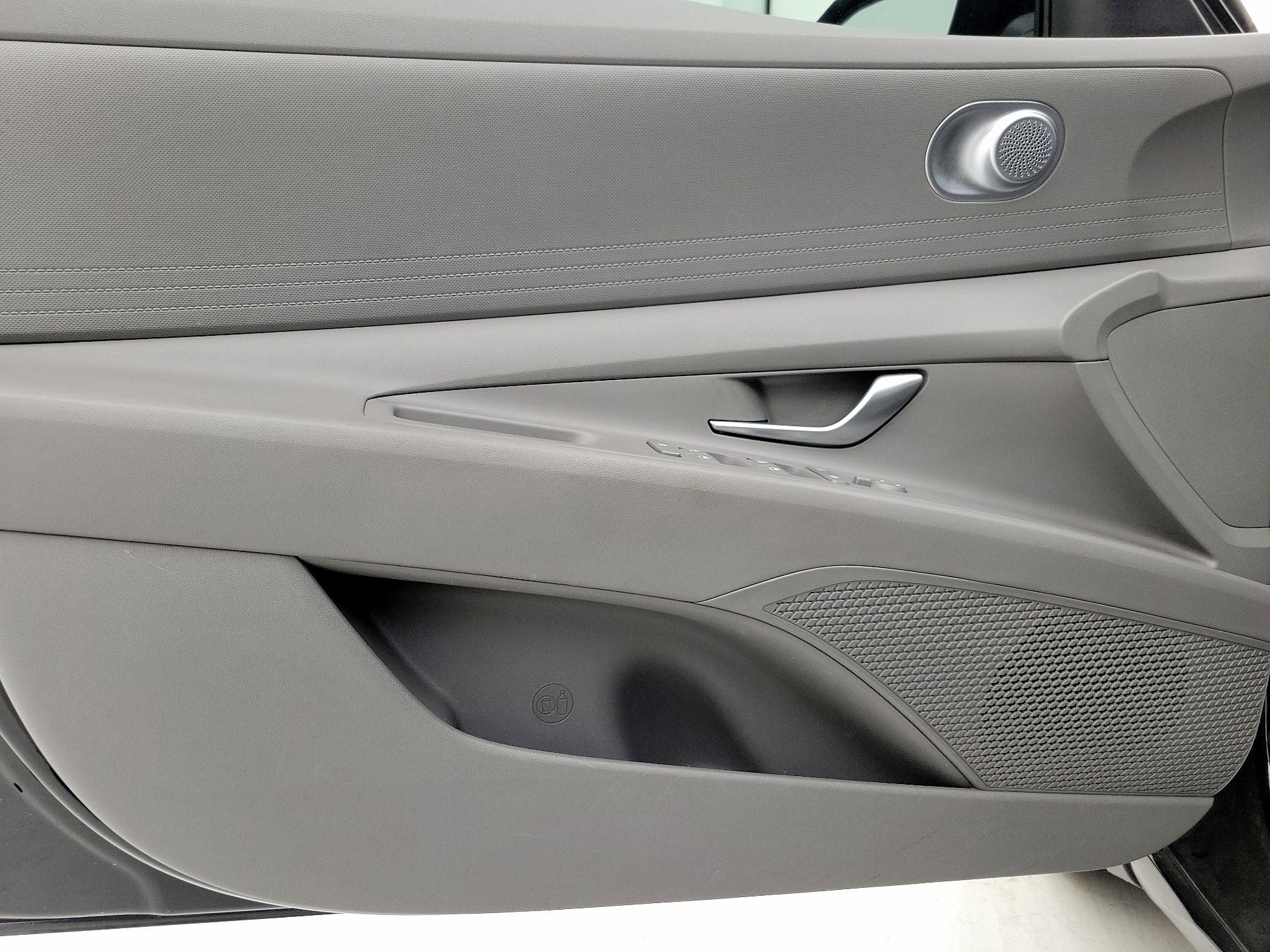 Thumbnail: 2022 Hyundai Elantra - 12