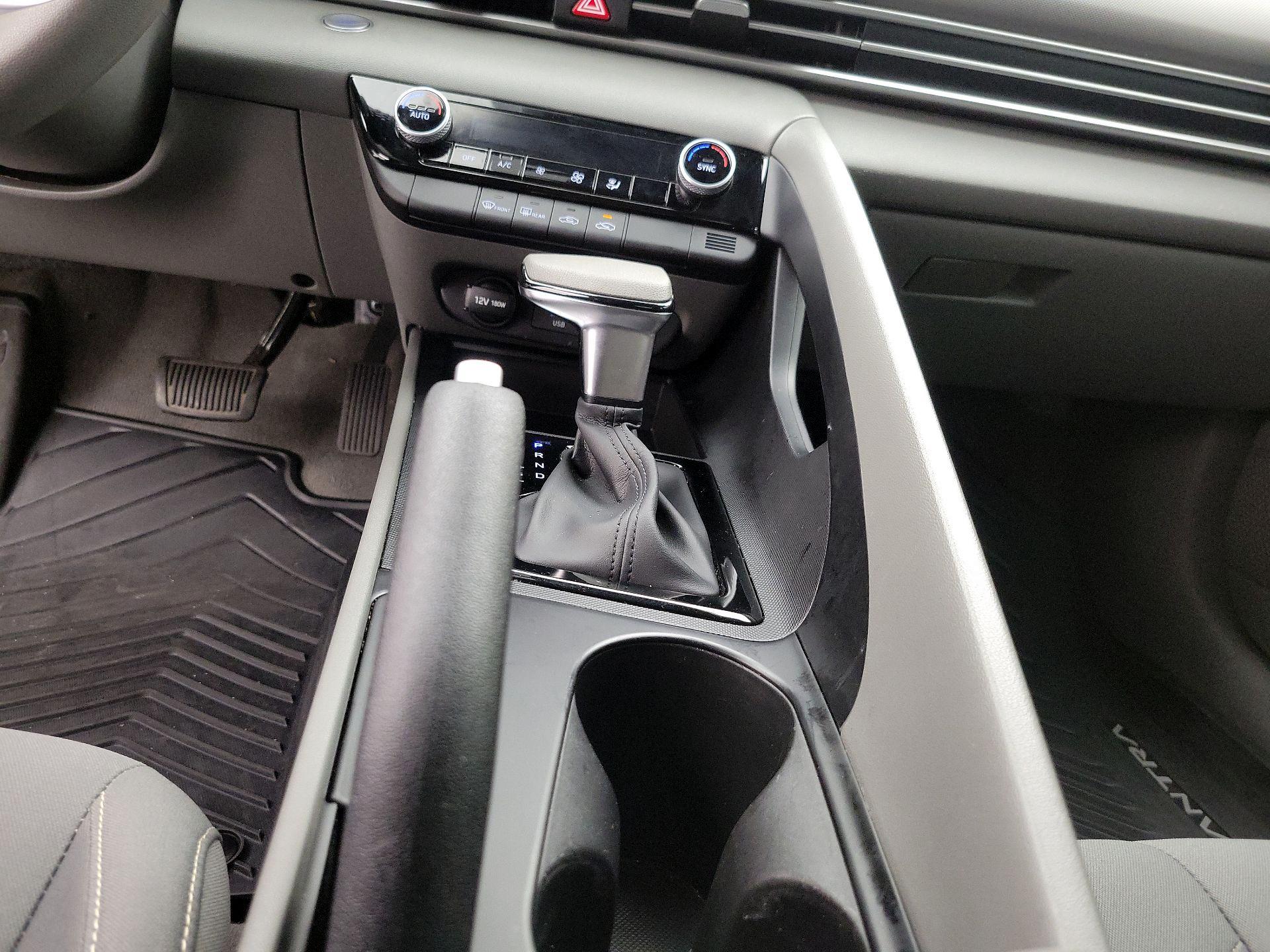 Thumbnail: 2022 Hyundai Elantra - 17