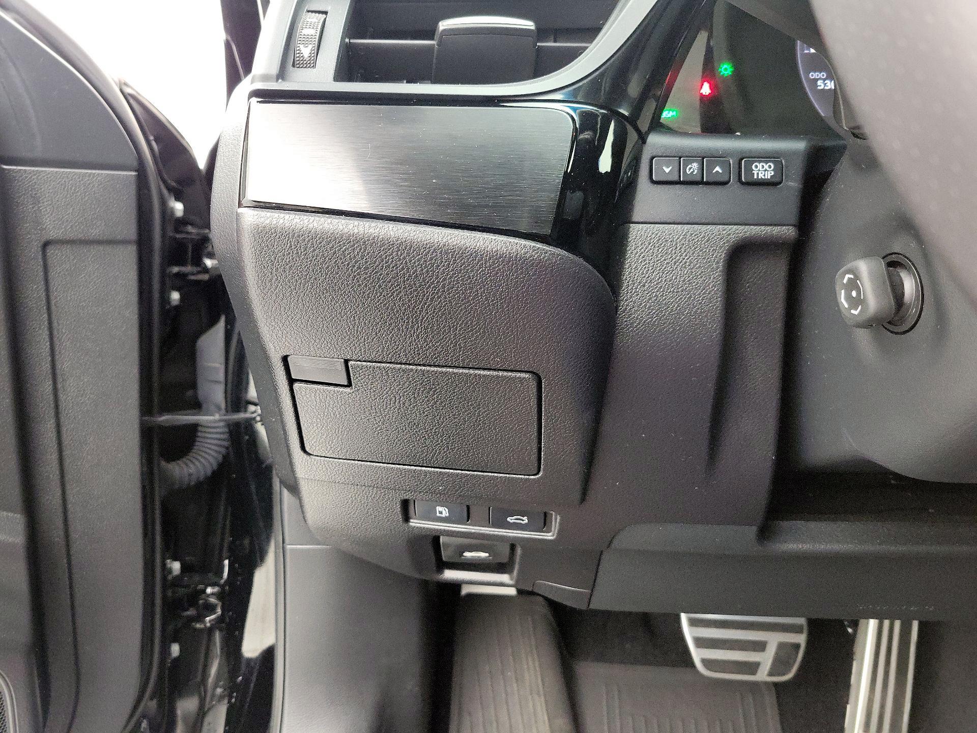 Thumbnail: 2022 Lexus ES - 13