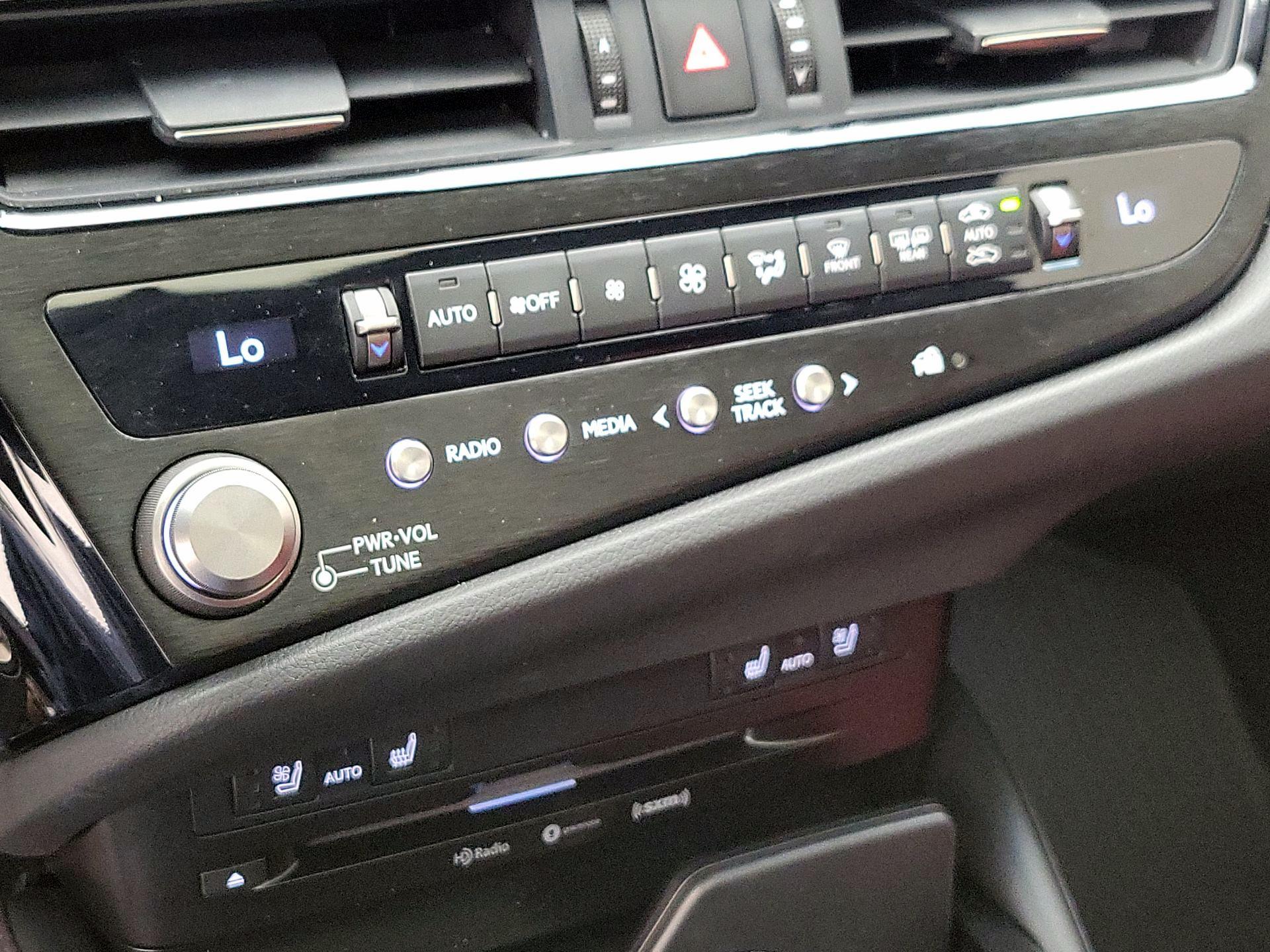 Thumbnail: 2022 Lexus ES - 16