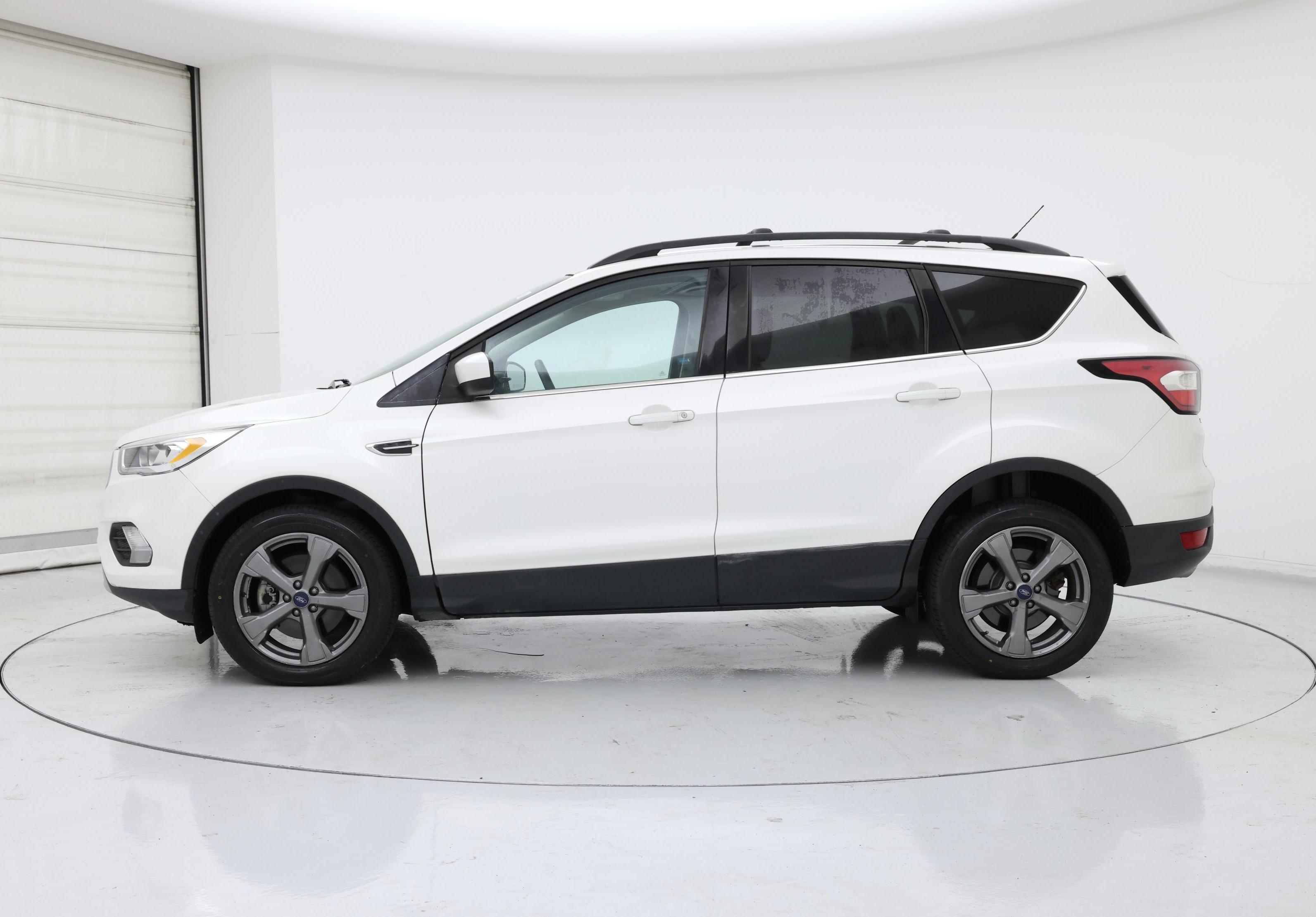 Thumbnail: 2017 Ford Escape - 3