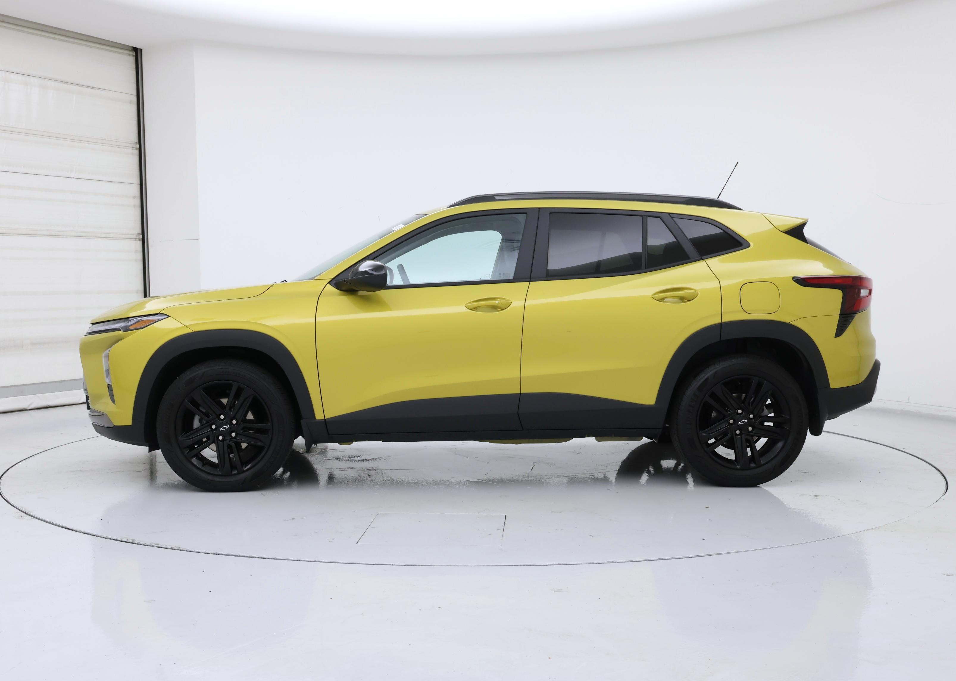 Thumbnail: 2025 Chevrolet Trax - 3