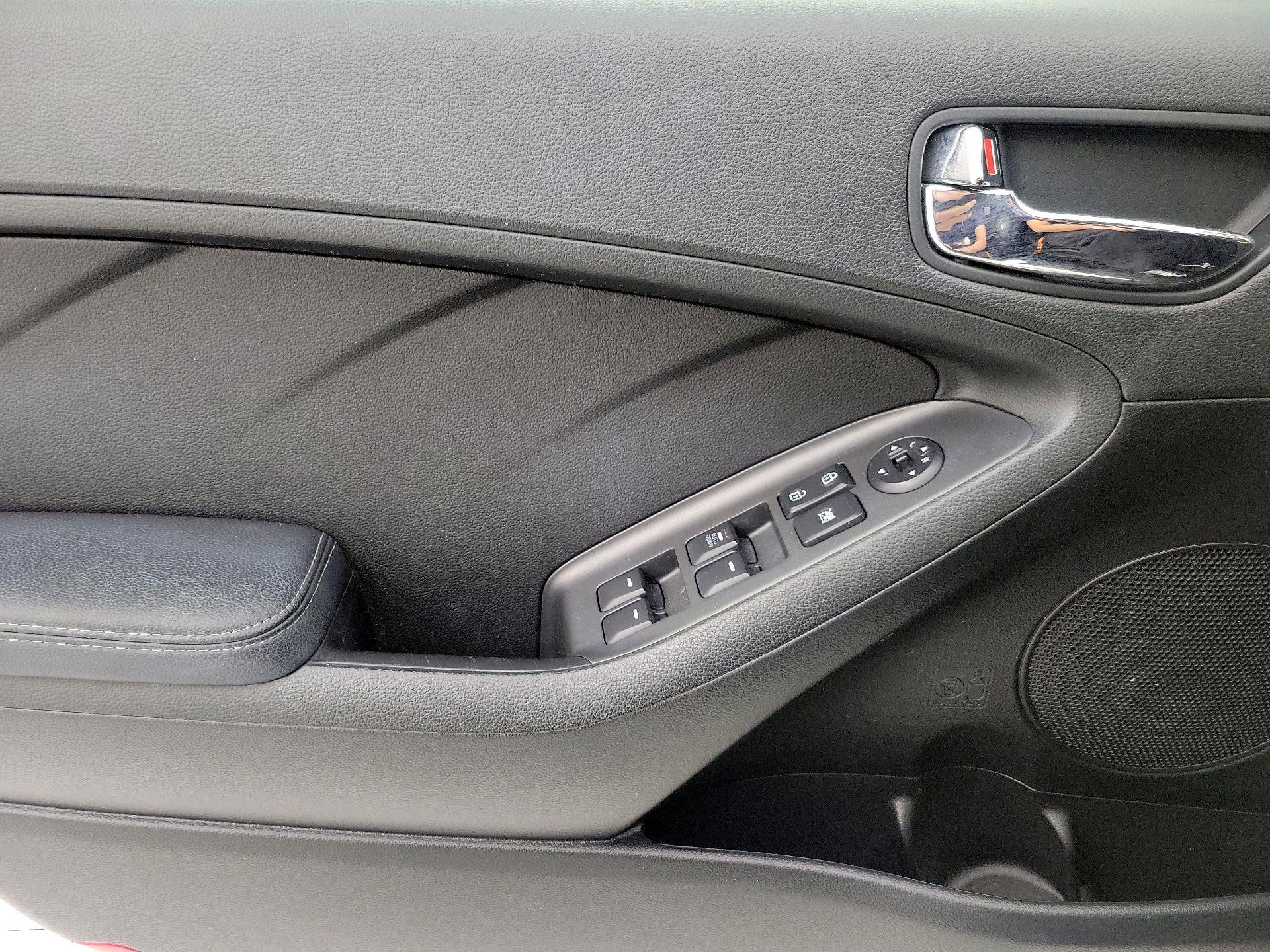 Thumbnail: 2016 Kia Forte - 12