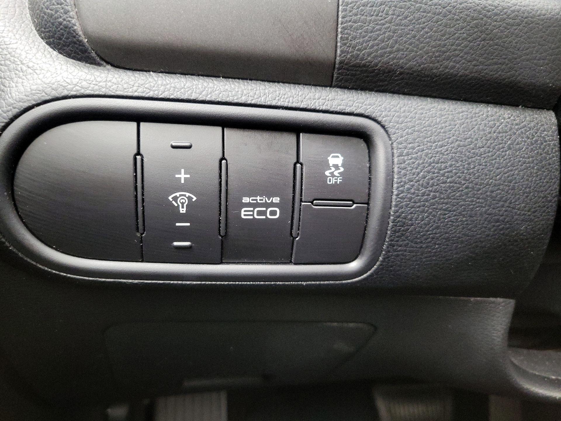 Thumbnail: 2016 Kia Forte - 13