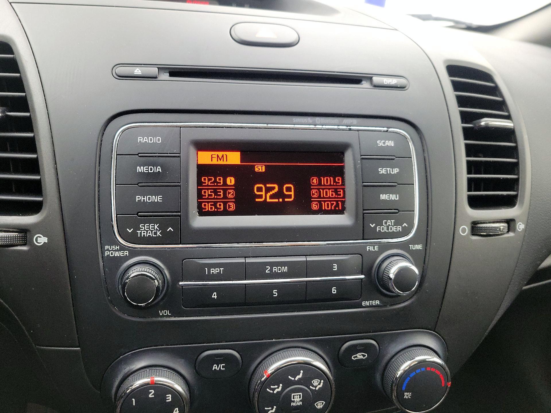 Thumbnail: 2016 Kia Forte - 14