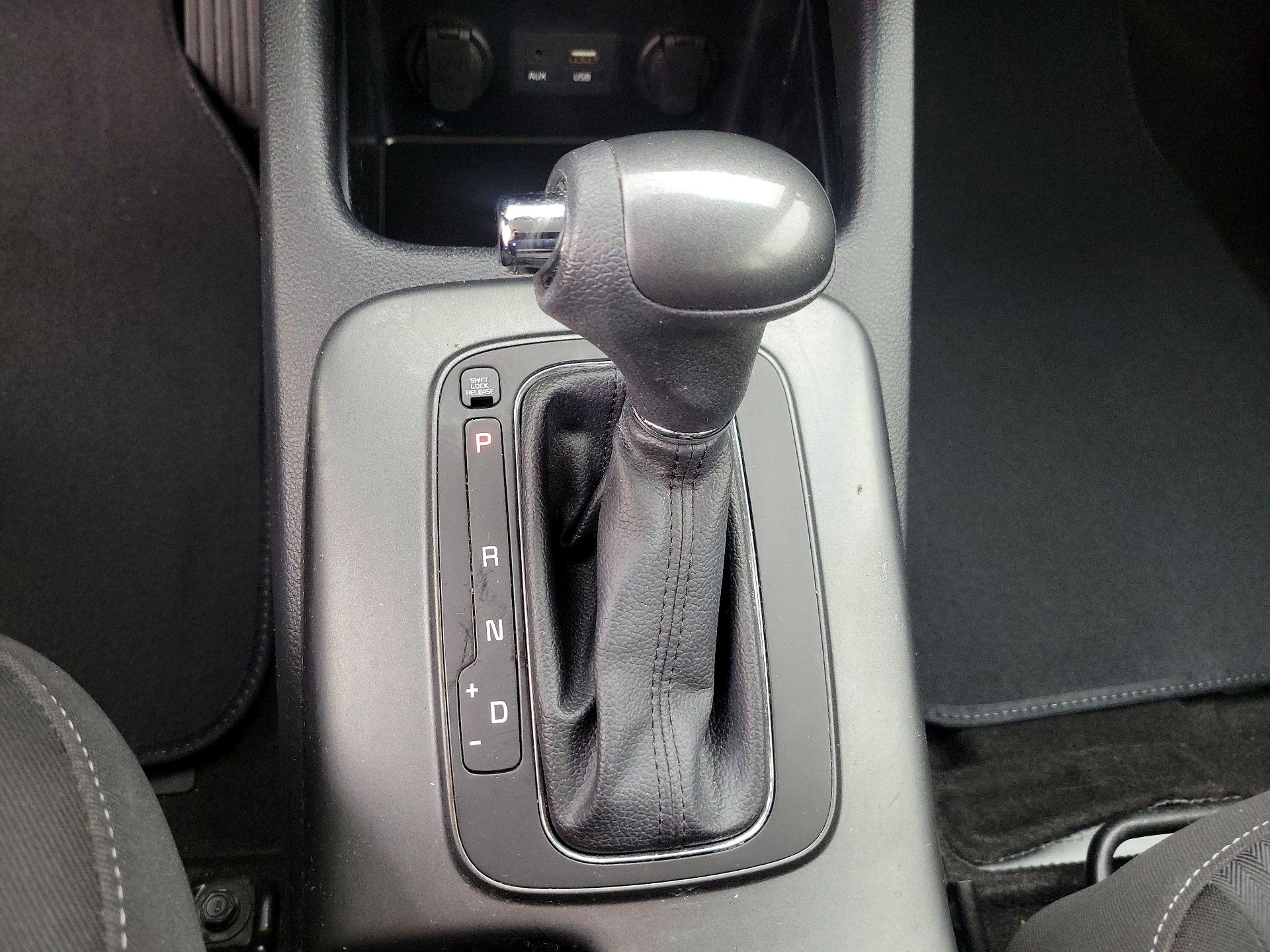 Thumbnail: 2016 Kia Forte - 16