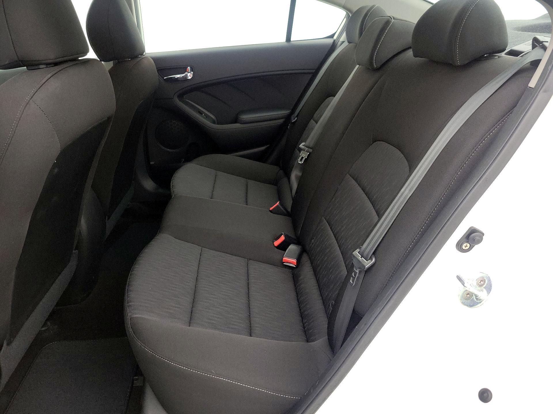 Thumbnail: 2016 Kia Forte - 18