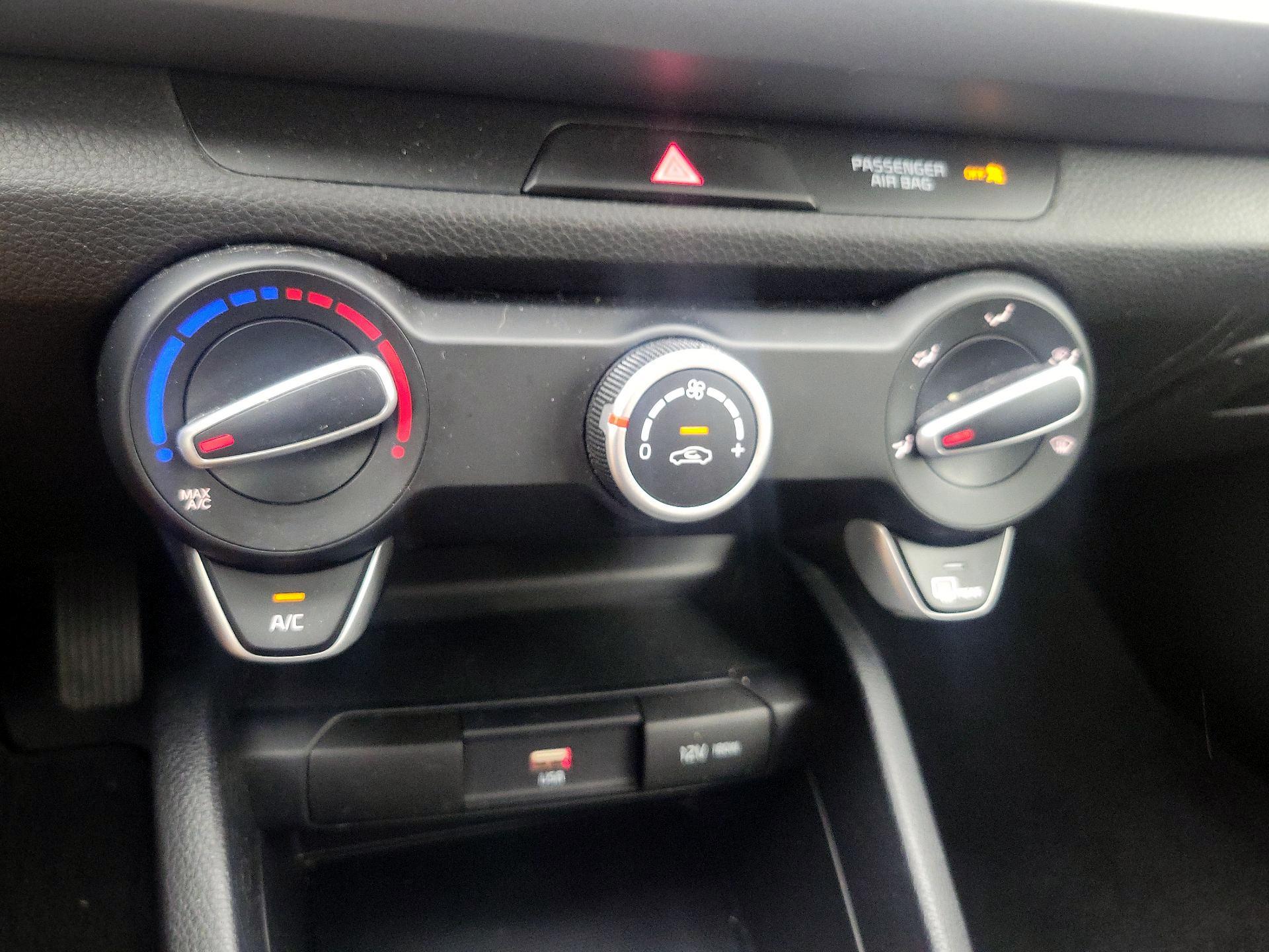 Thumbnail: 2022 Kia Rio5 - 16