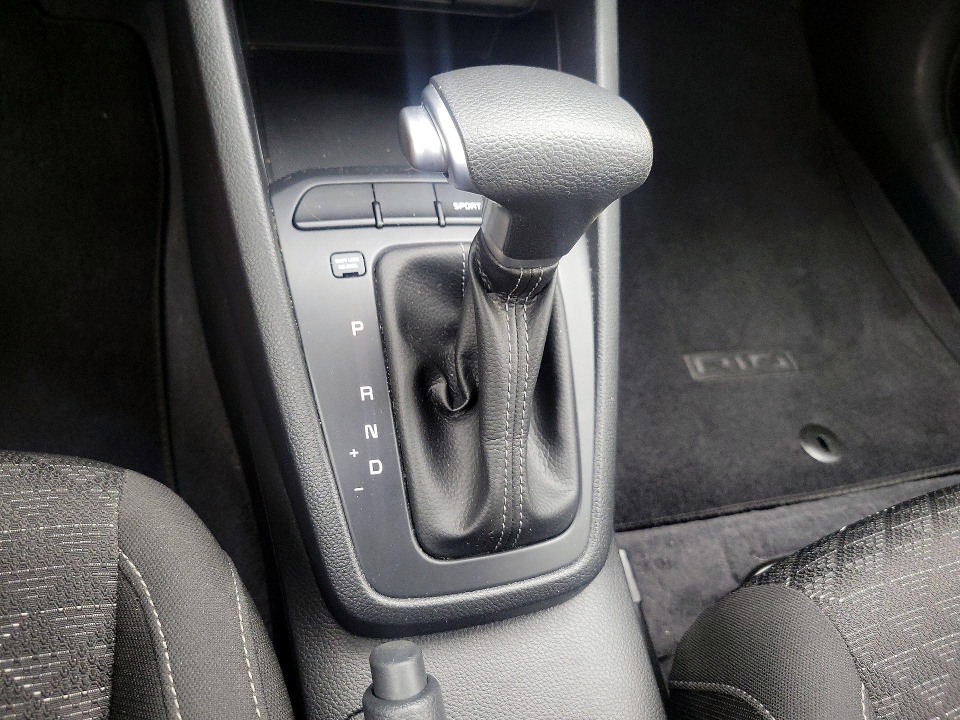 Thumbnail: 2022 Kia Rio5 - 17