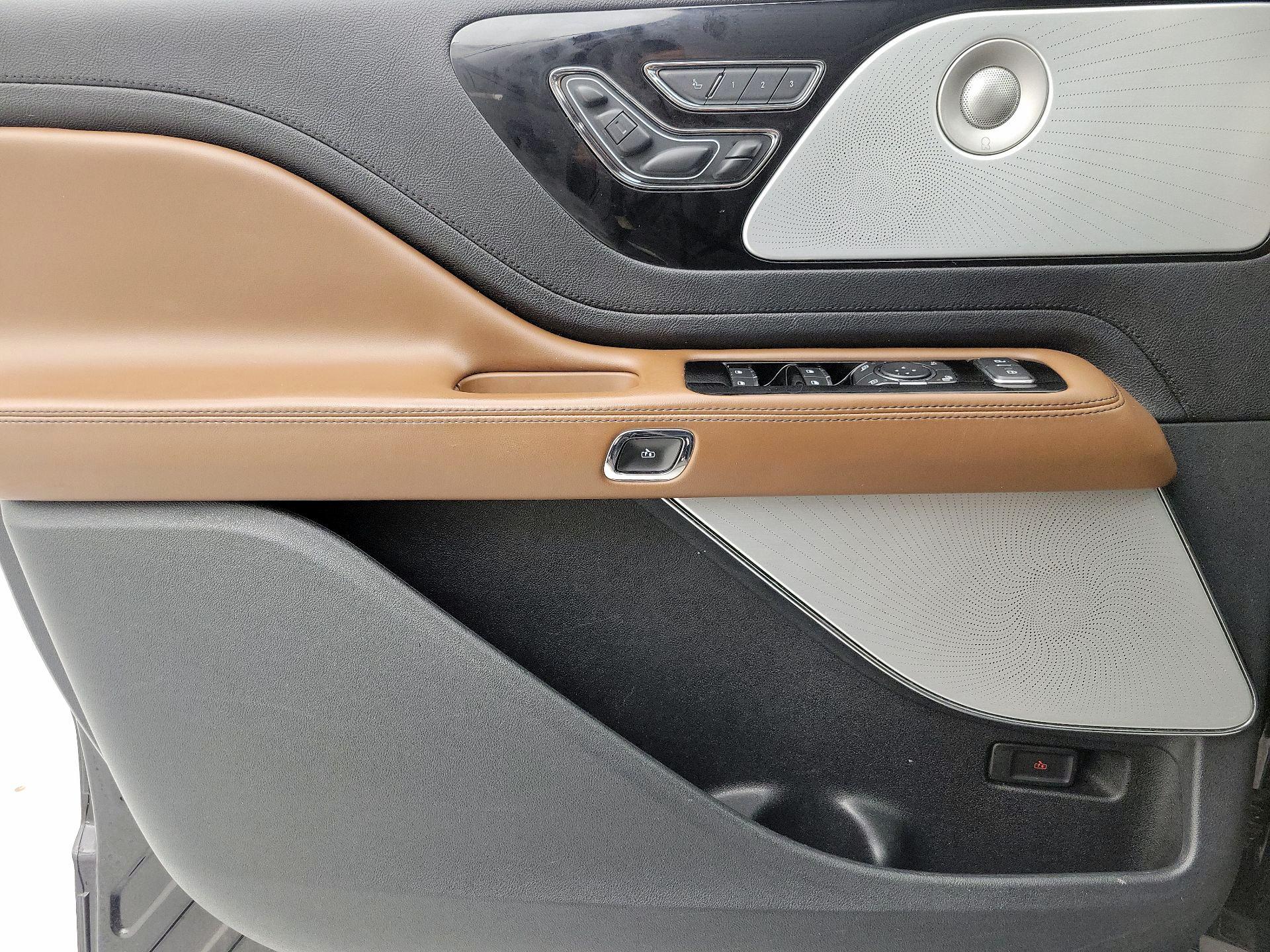 Thumbnail: 2022 Lincoln Aviator - 12