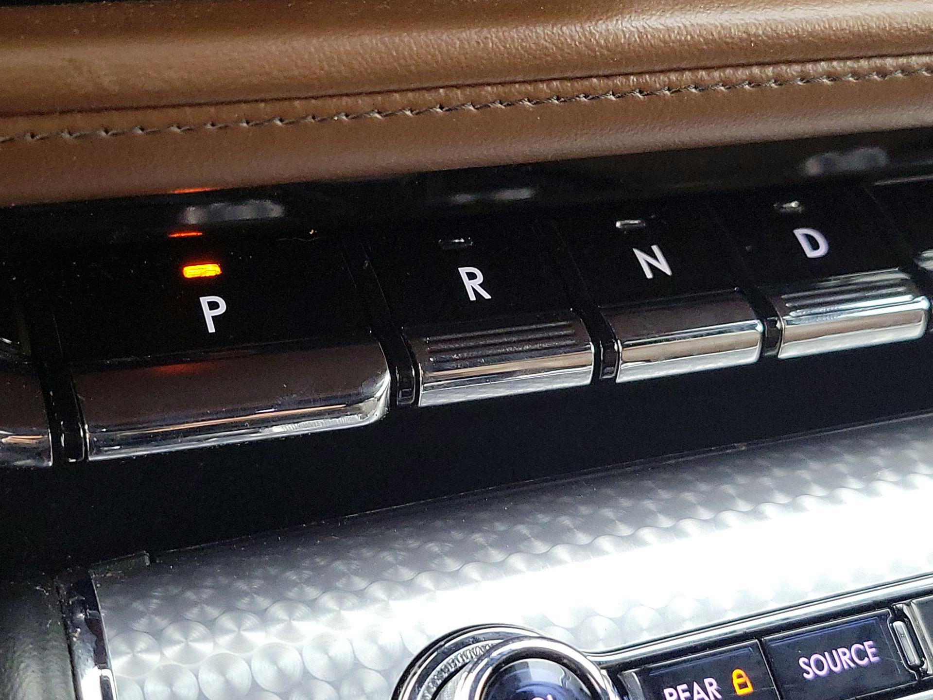 Thumbnail: 2022 Lincoln Aviator - 18