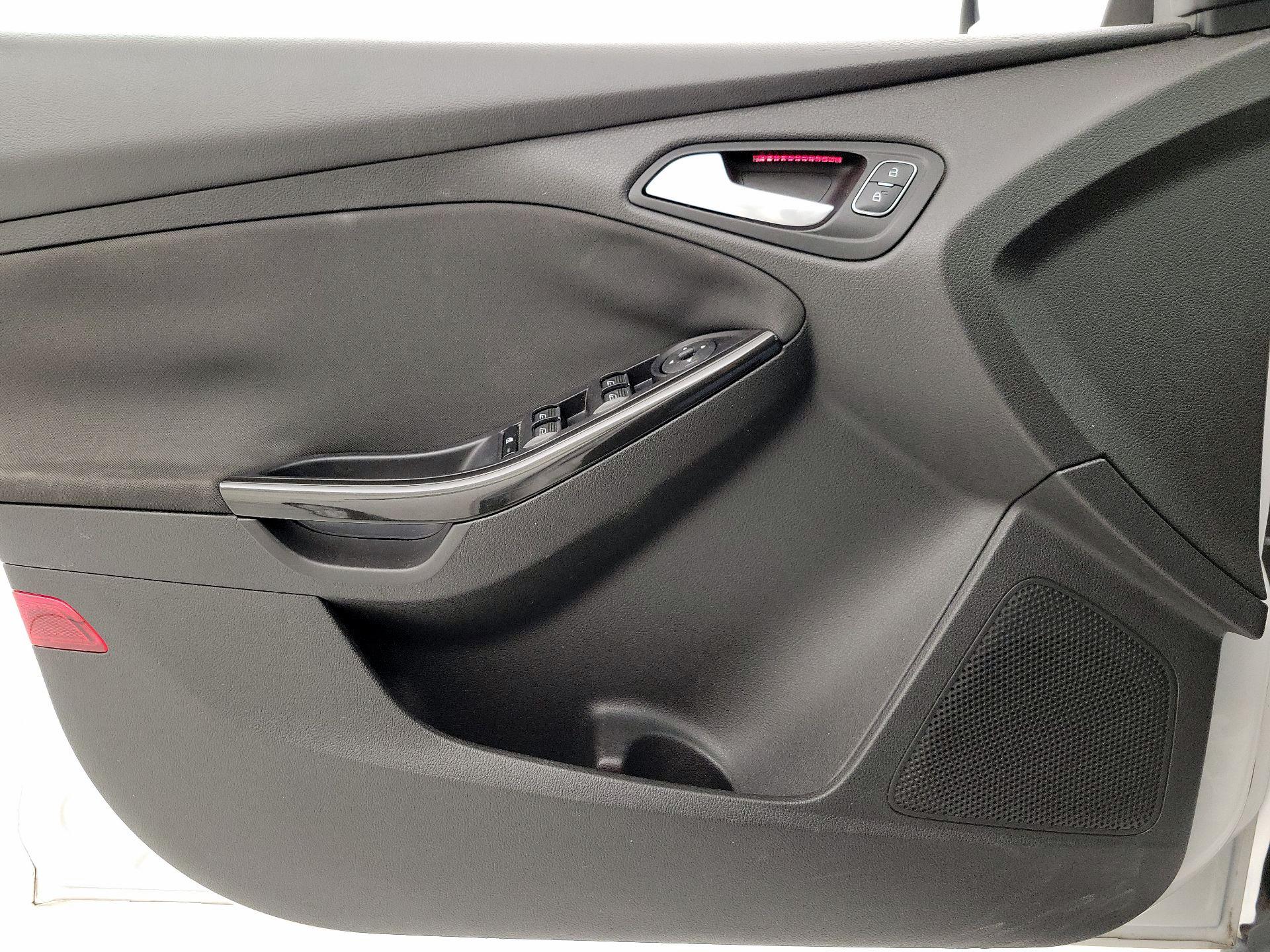 Thumbnail: 2016 Ford Focus - 12