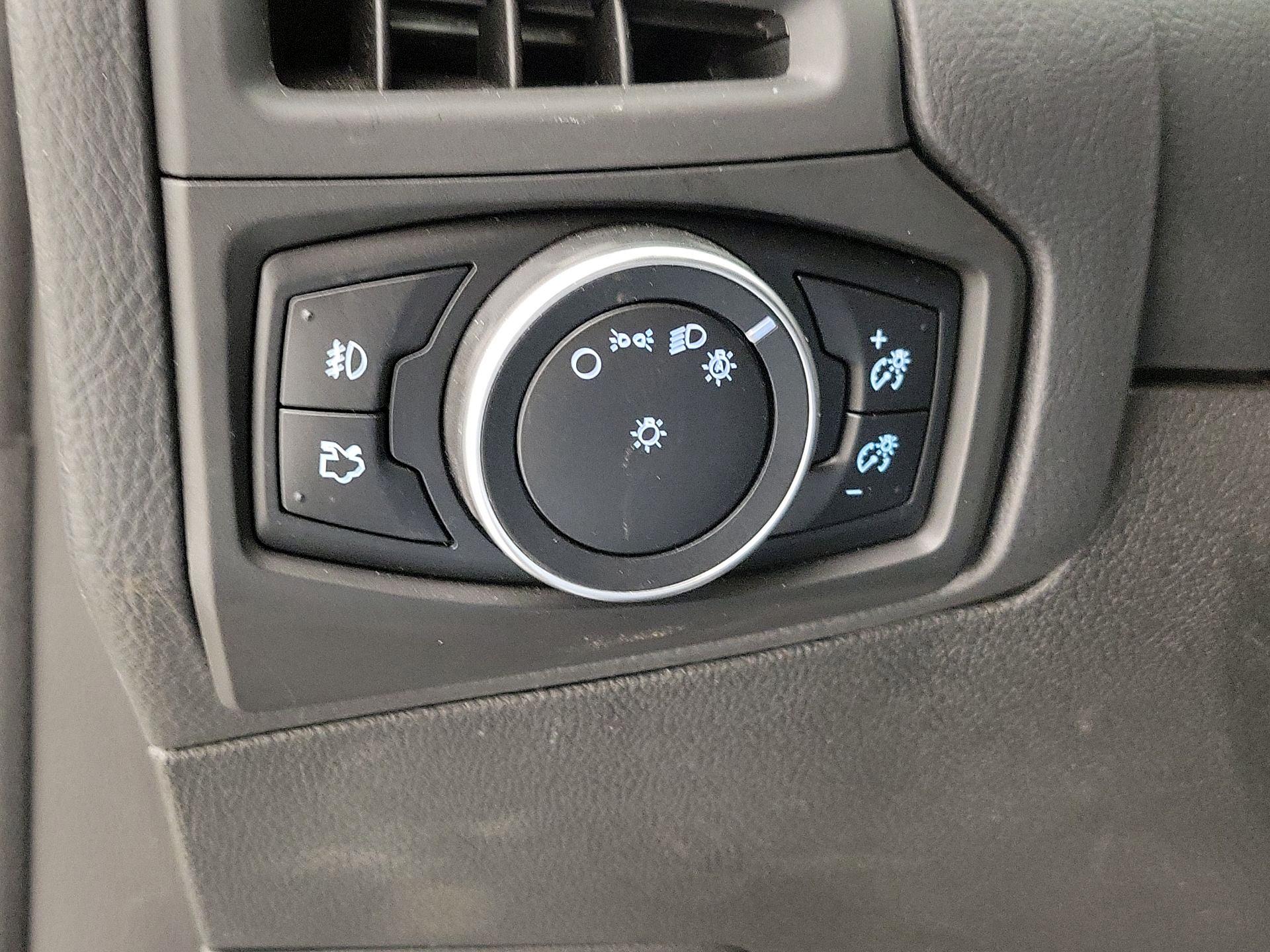 Thumbnail: 2016 Ford Focus - 13