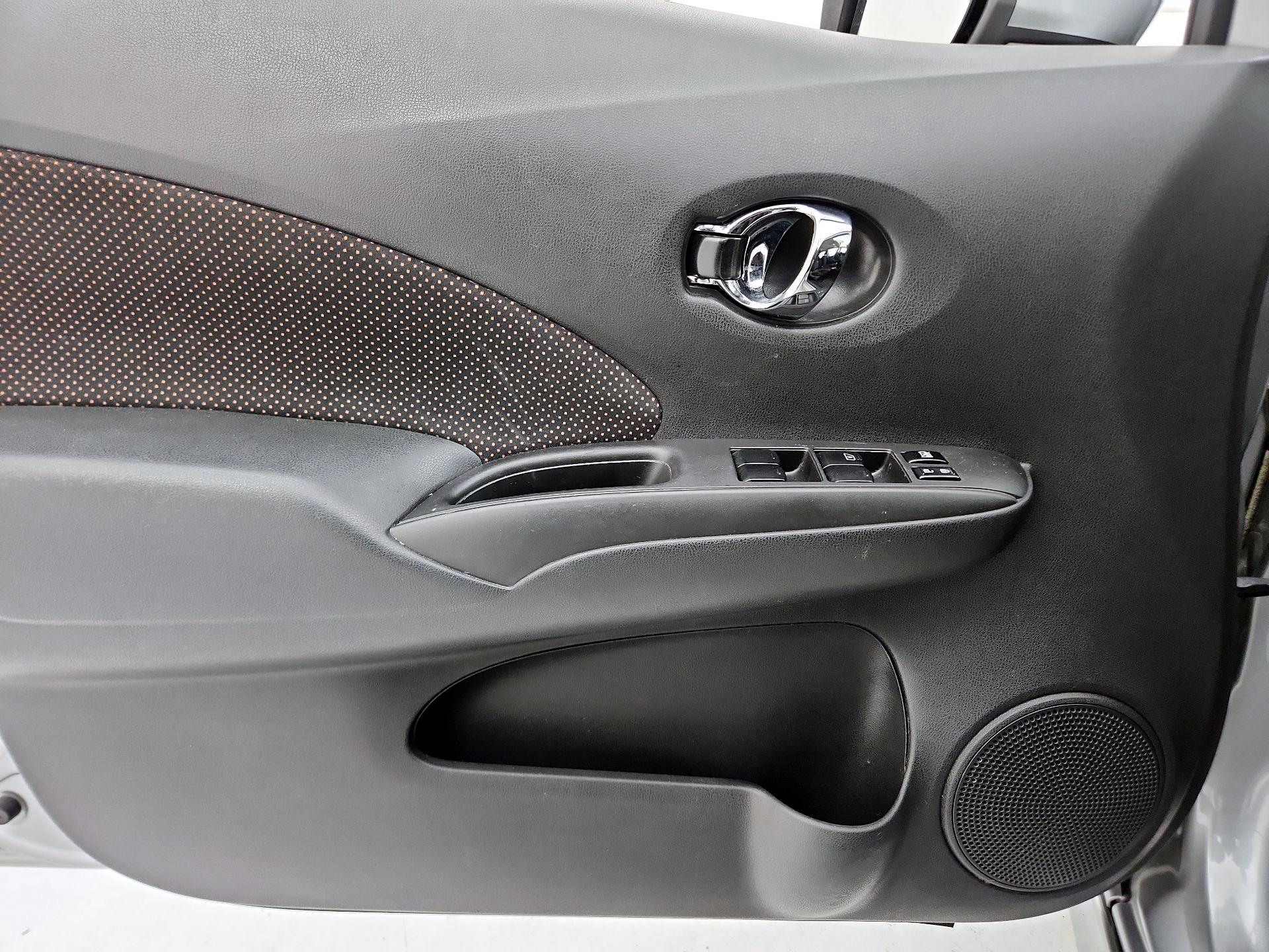 Thumbnail: 2015 Nissan Versa Note - 12