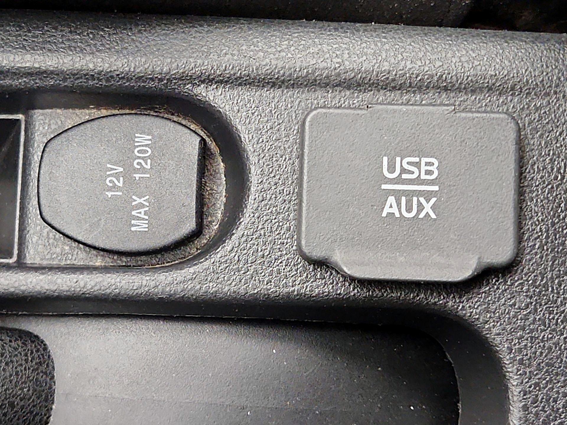 Thumbnail: 2015 Nissan Versa Note - 18